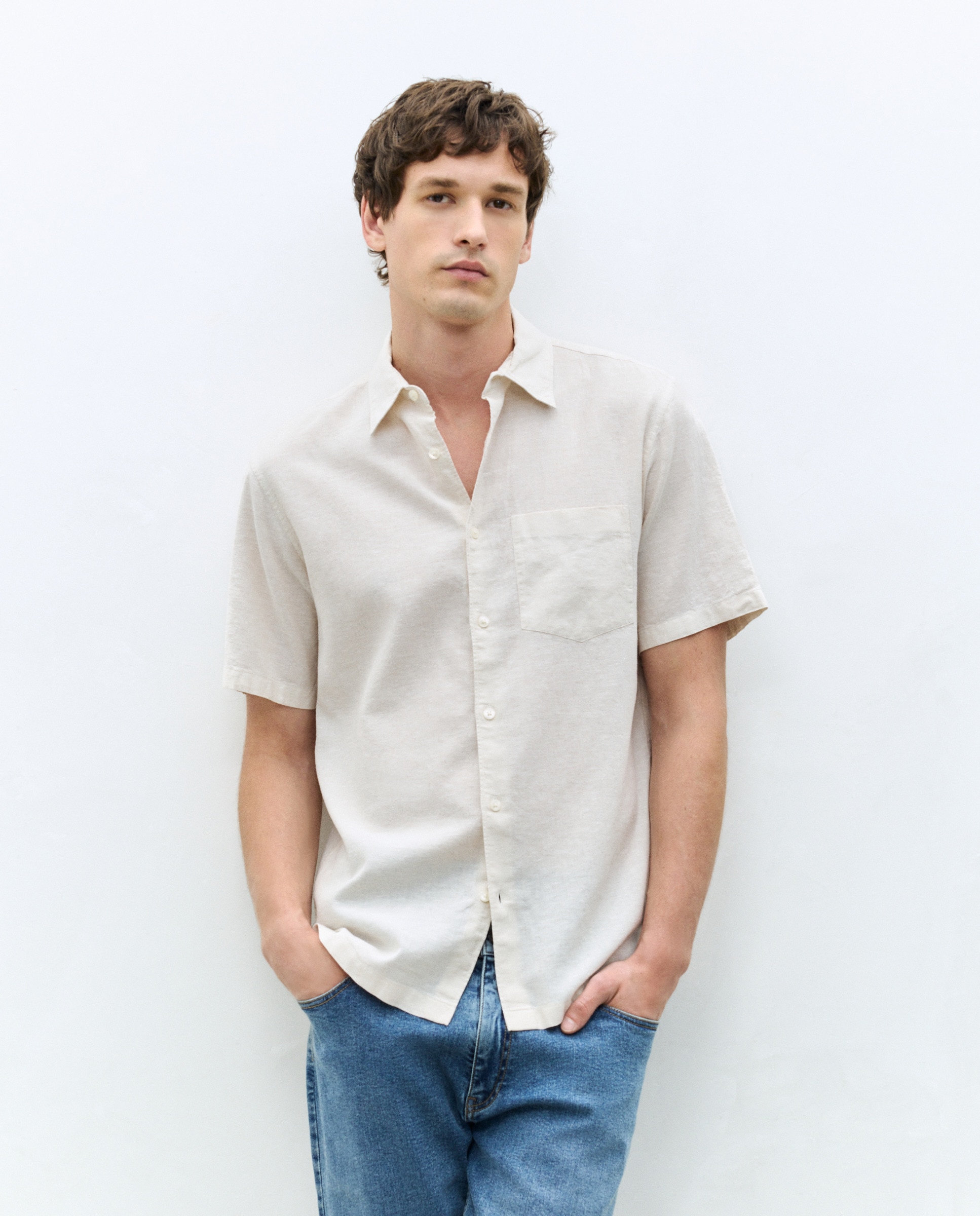 Camisa de Linho e Algodão Regular Fit Lisa com Manga Curta Bege-1