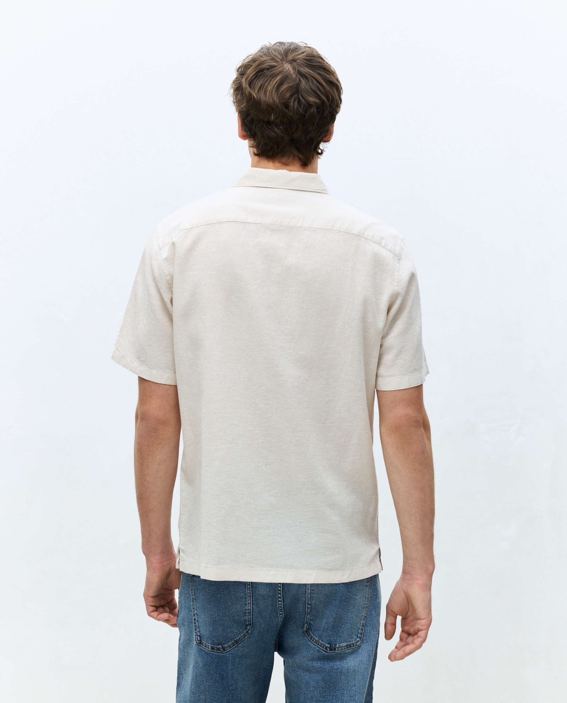 Camisa de Linho e Algodão Regular Fit Lisa com Manga Curta Bege-3