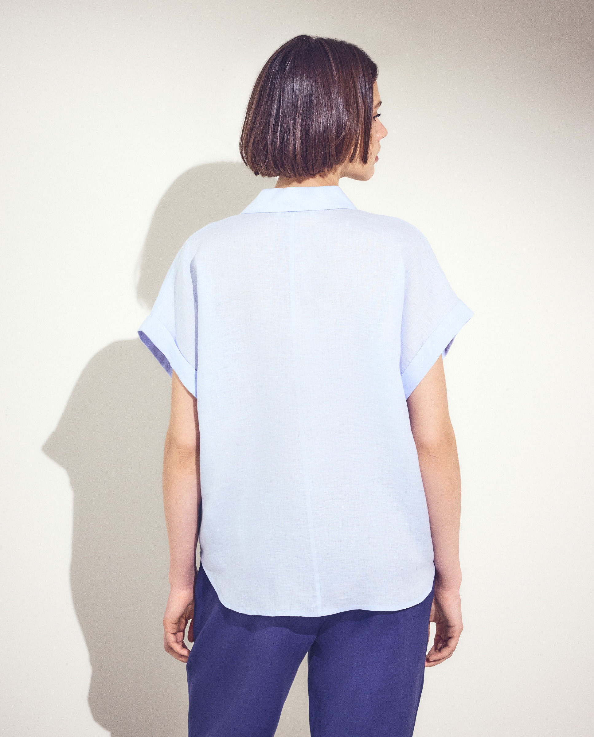 Blusa de linho com manga curta 410 Azul Claro-2