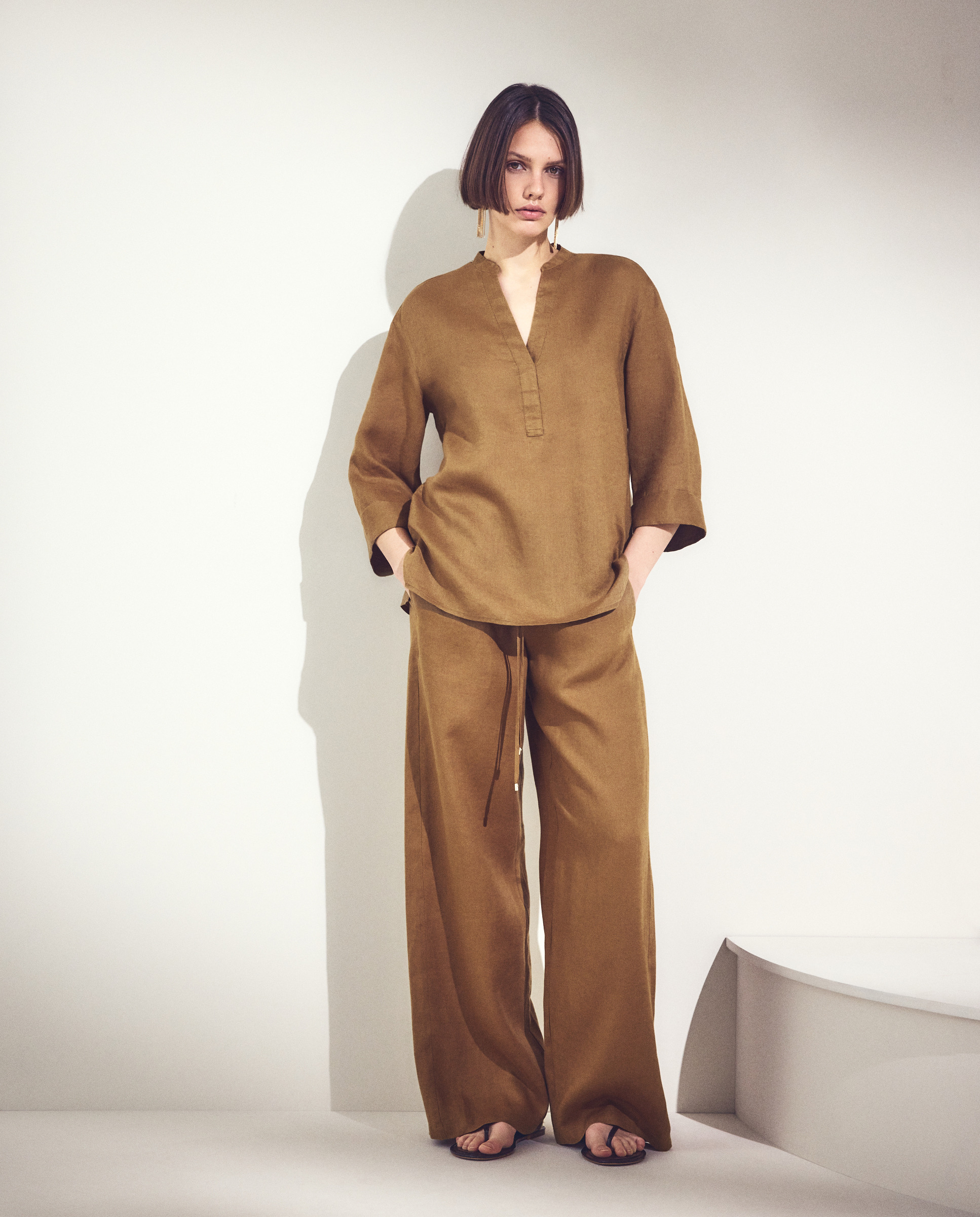 Imagem 0 de Calças Largas Lisas de Linho