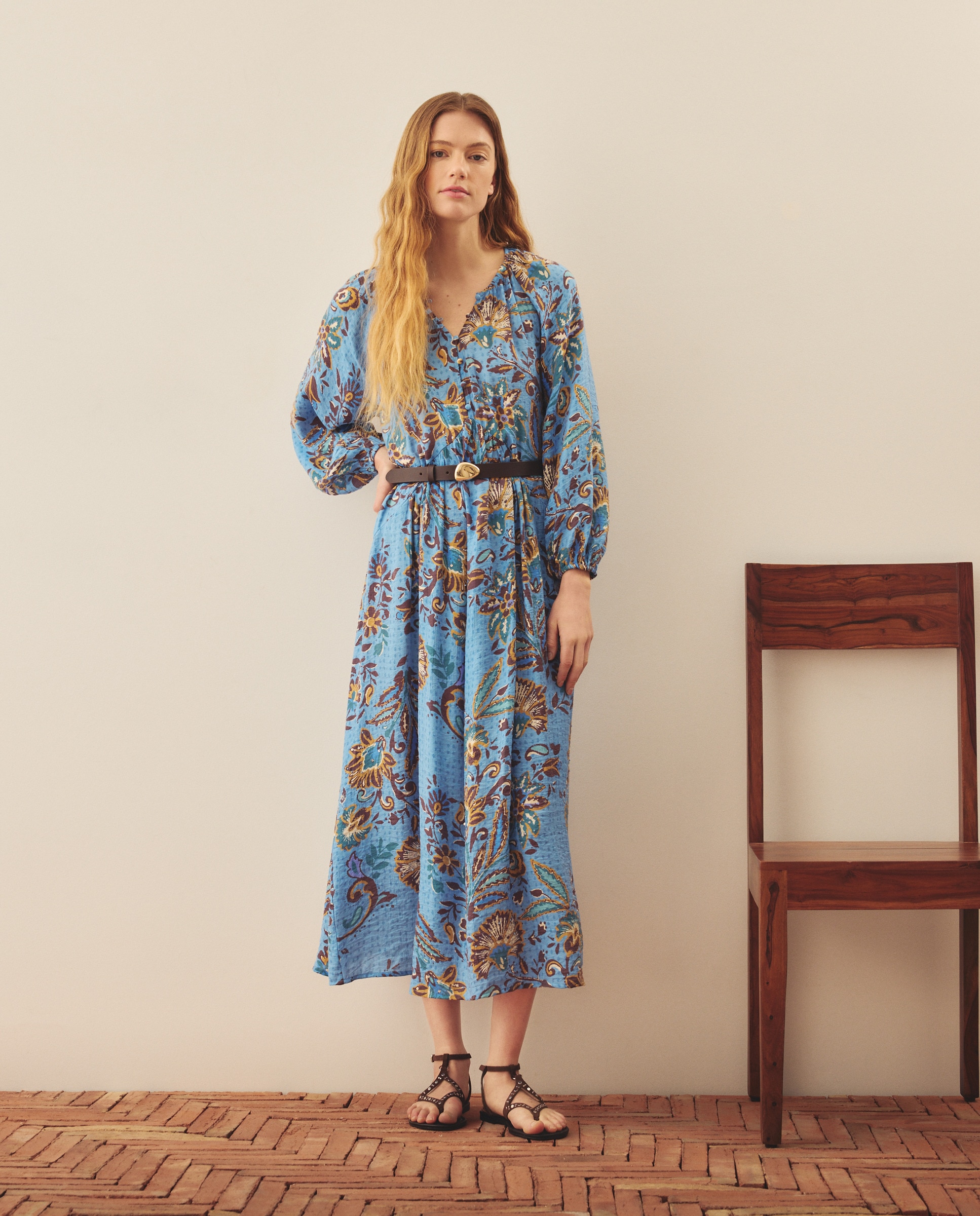 Imagem 0 de Vestido com Ombros Descobertos e Missangas