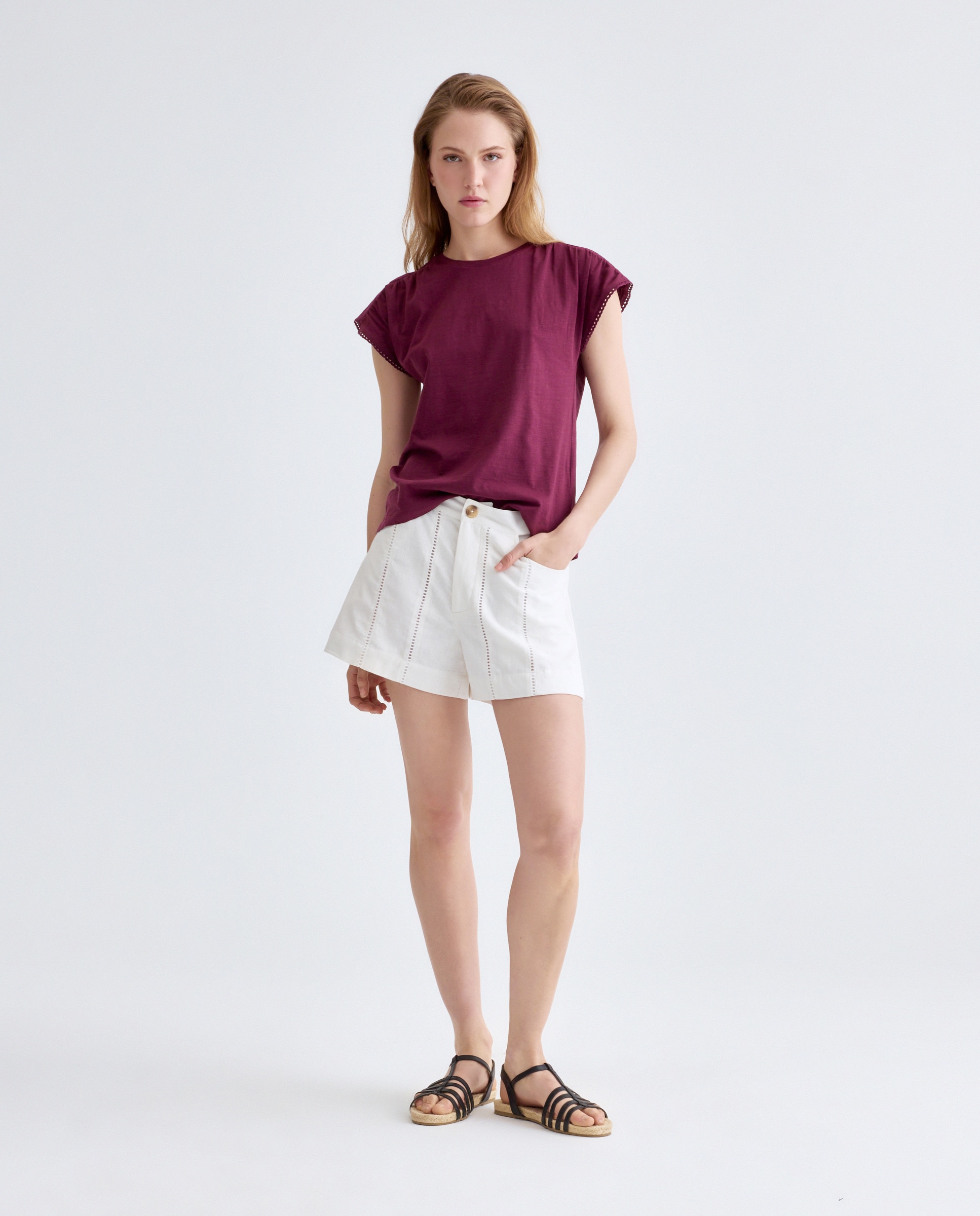 Imagen 0 de Bermuda de mujer bordada con lino