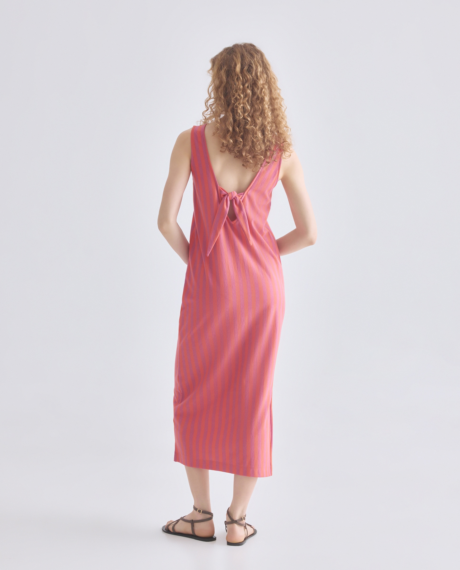 Vestido de mujer cuello pico con lazada en espalda Rojo-3
