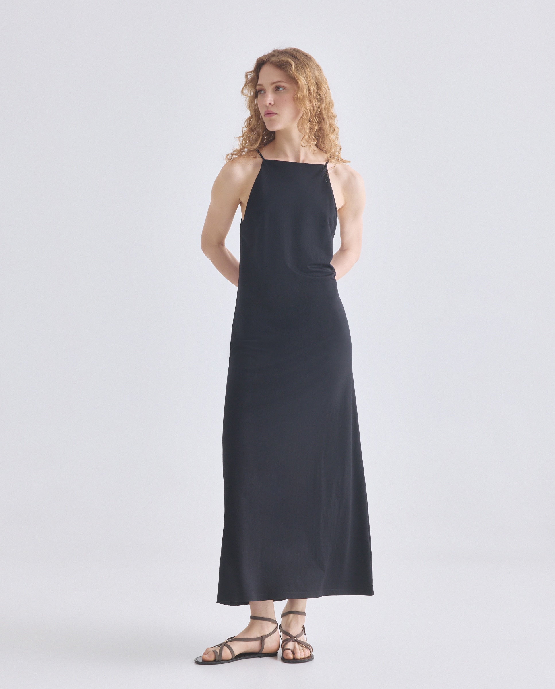 Imagen 0 de Vestido de mujer cuello halter tirante fino
