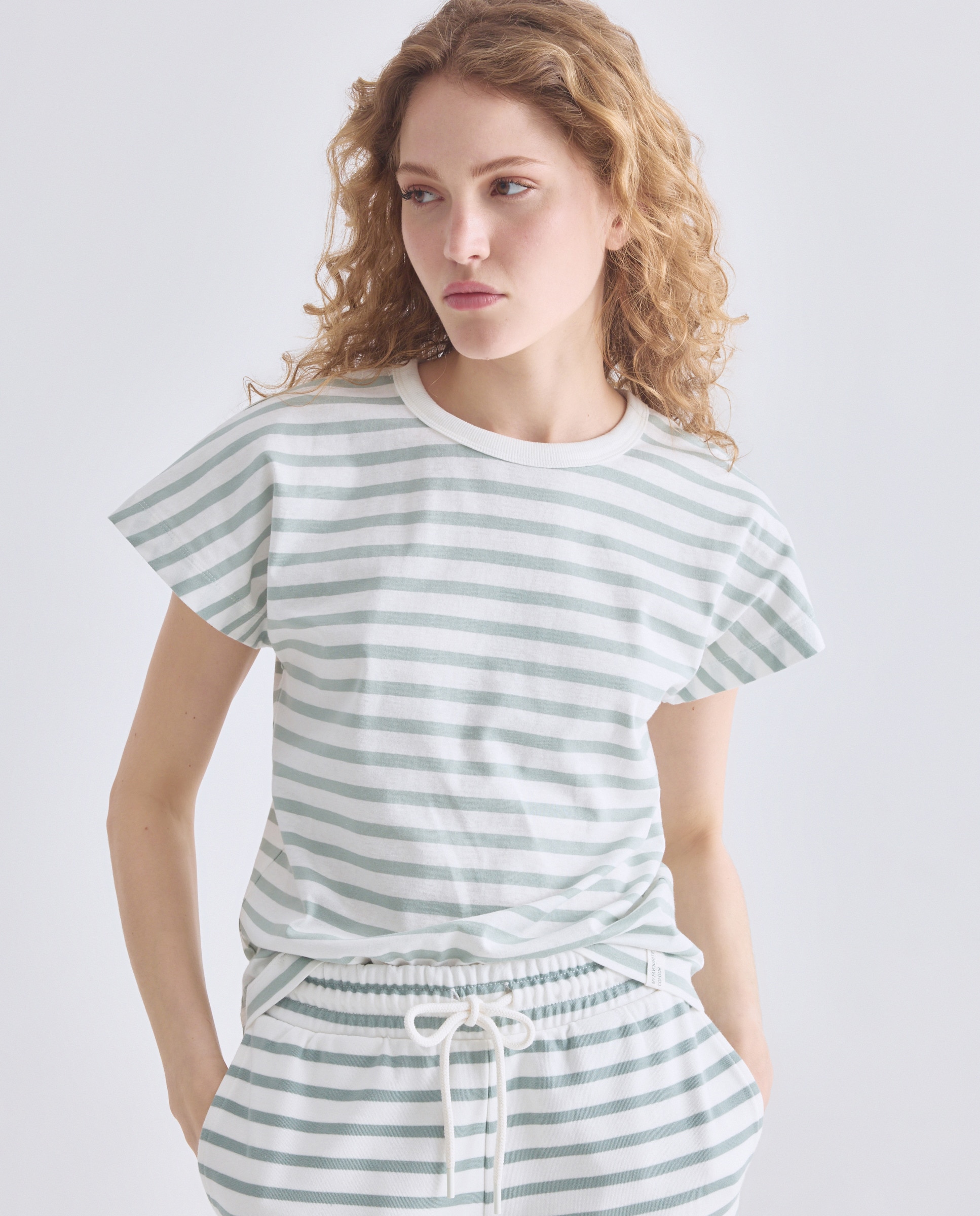 Imagen 0 de Camiseta básica de mujer cuello caja rayas