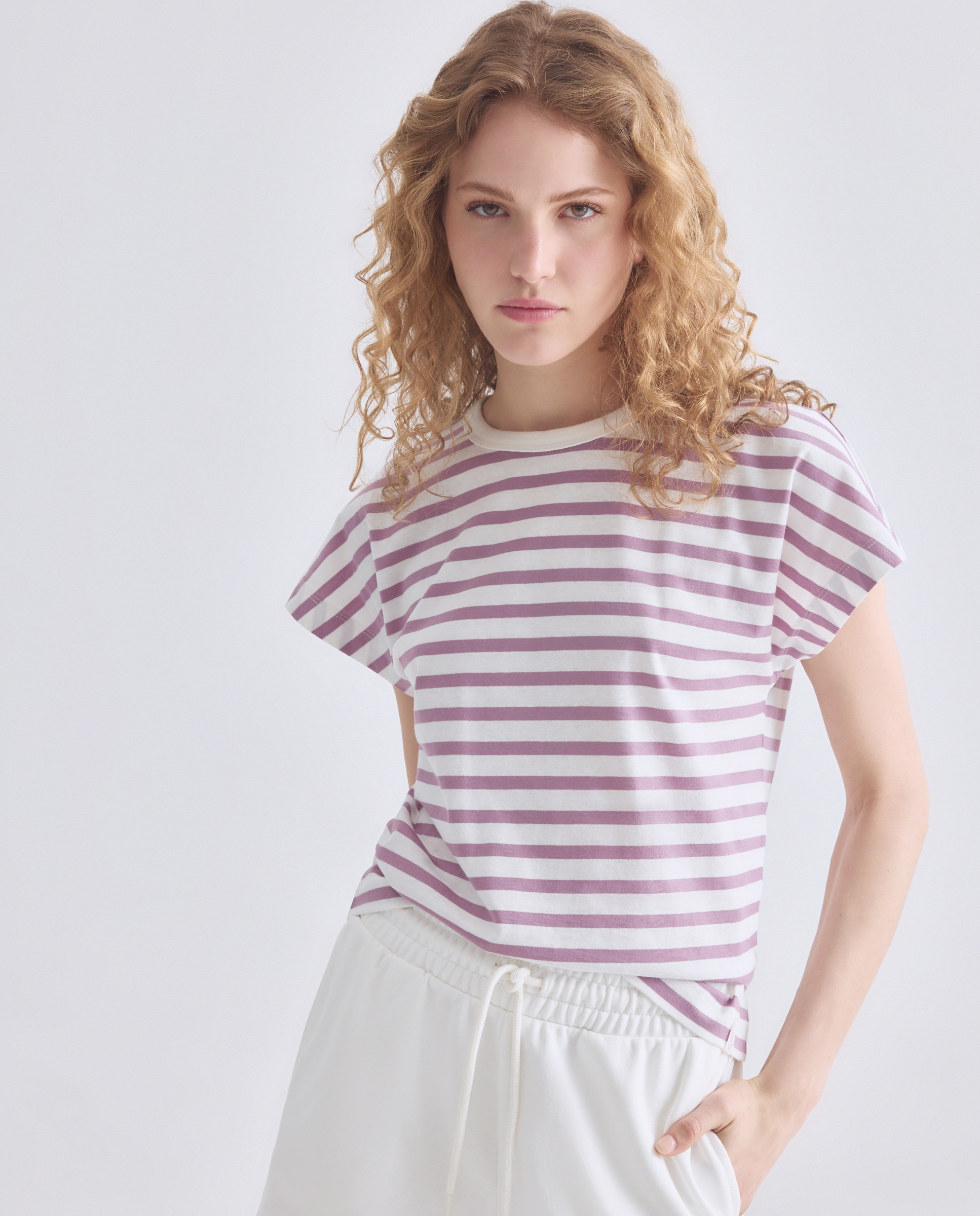 Imagen 0 de Camiseta básica de mujer cuello caja rayas