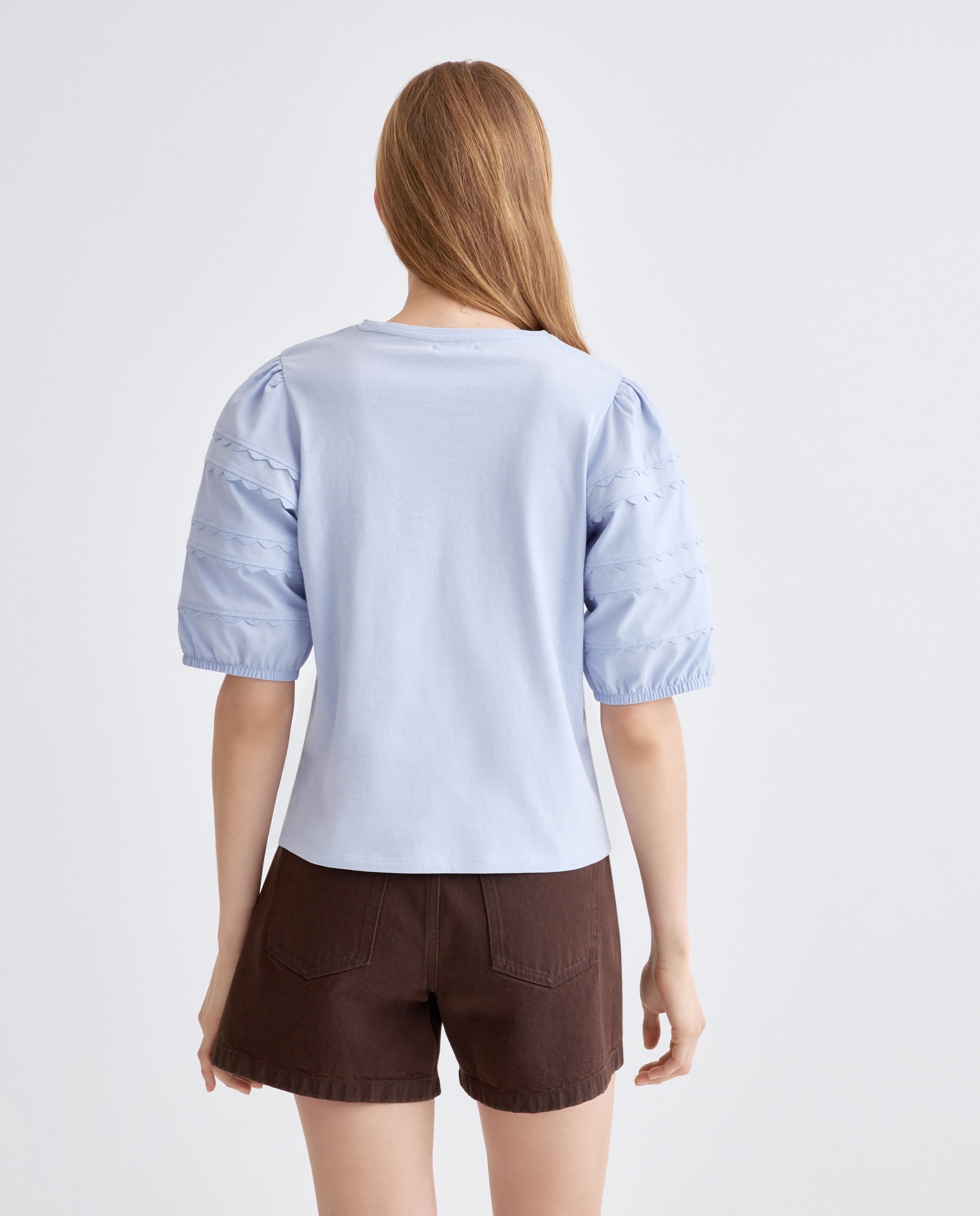 Camiseta de mujer cuello caja manga farol con detalles 410 Azul claro-3