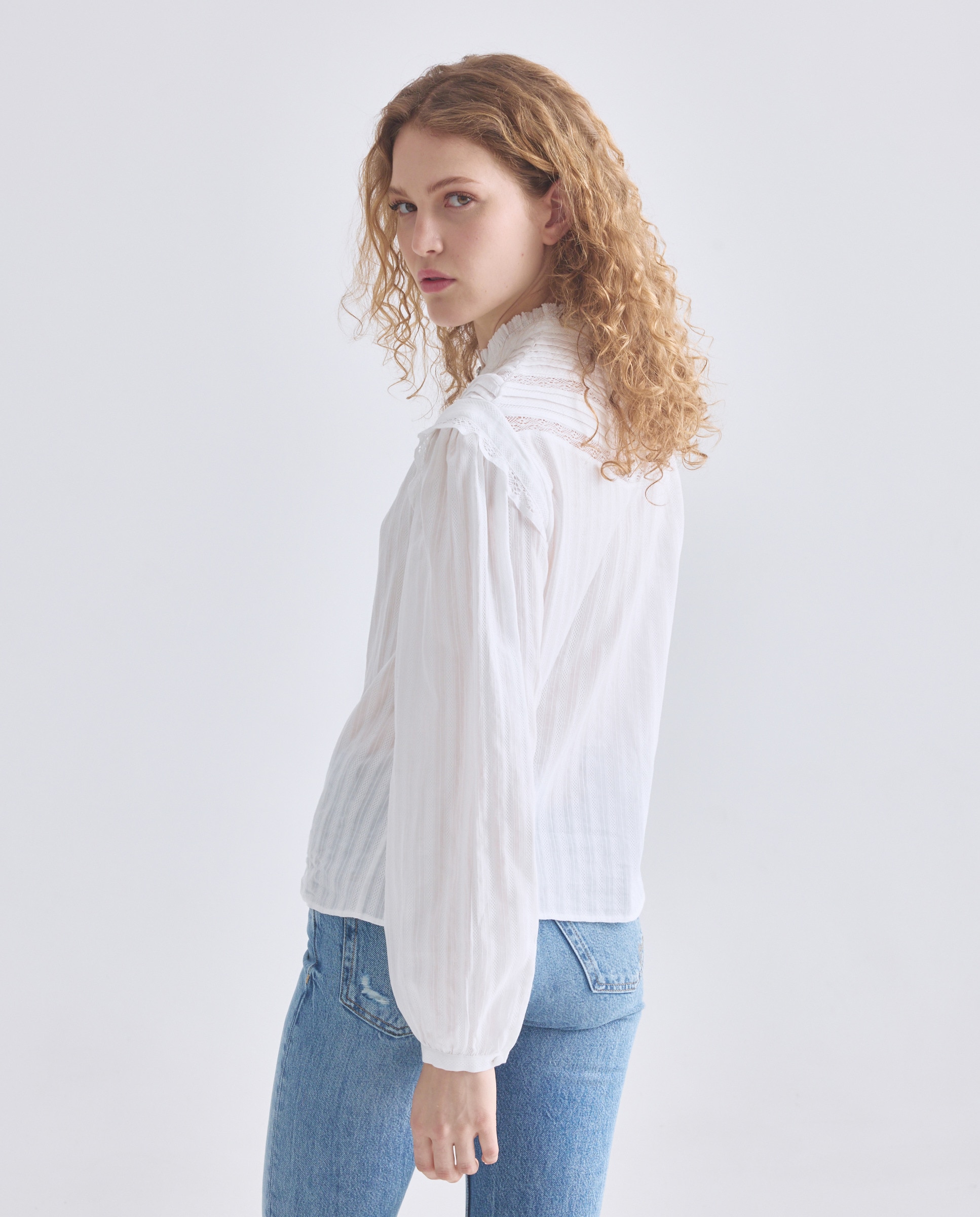 Camisa Regular com Manga Comprida. Branco-2