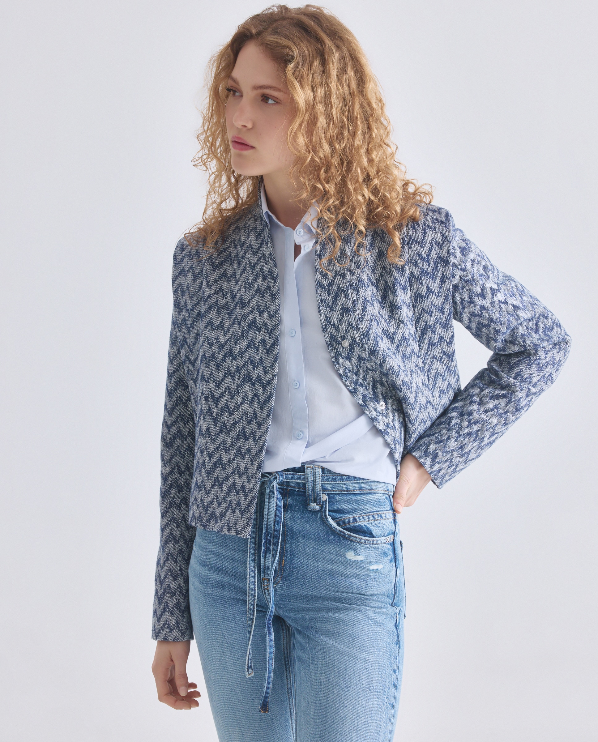 Imagem 0 de Blazer Curto de Manga Comprida.