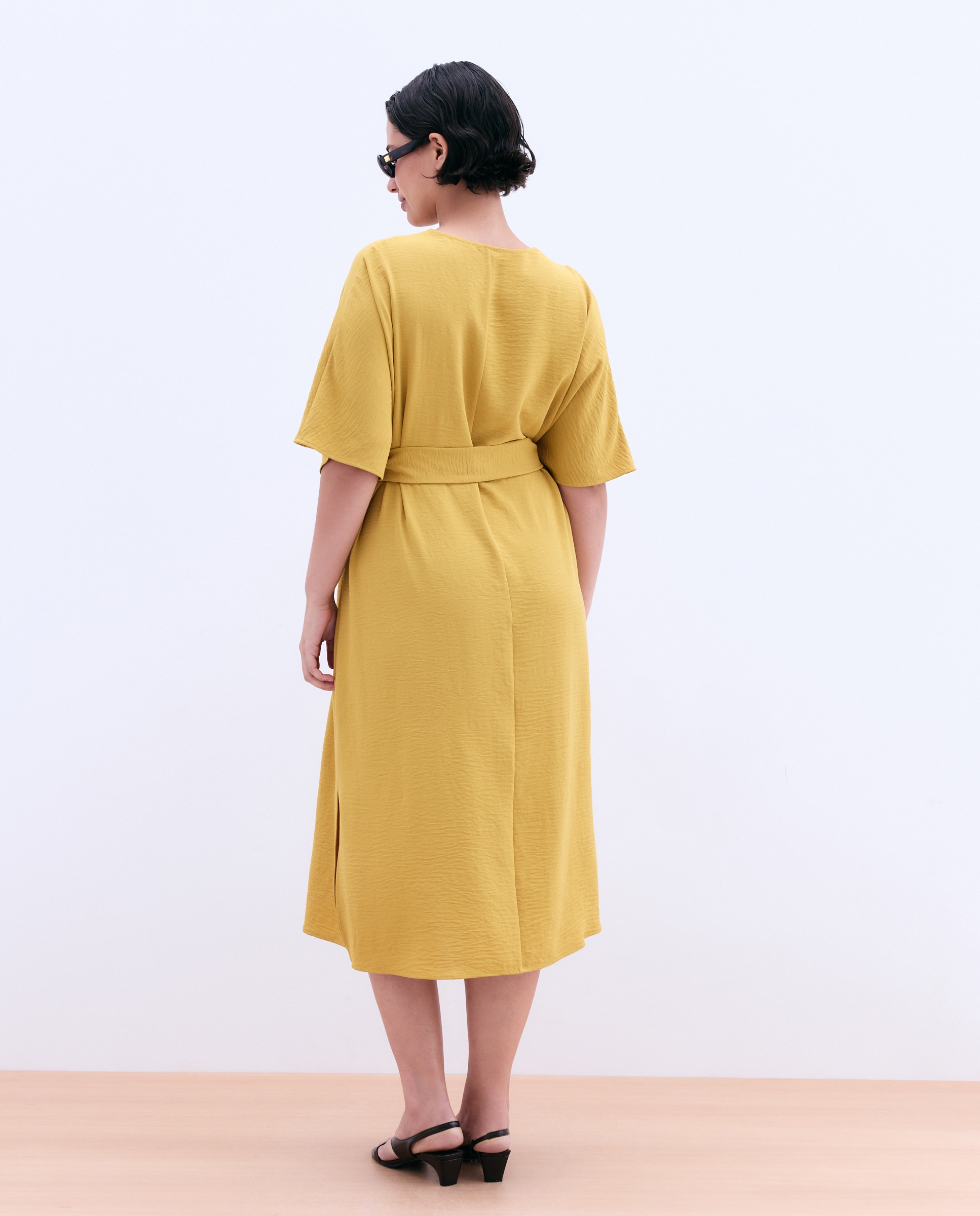 Vestido Midi Drapeado sem Mangas Mostarda-3