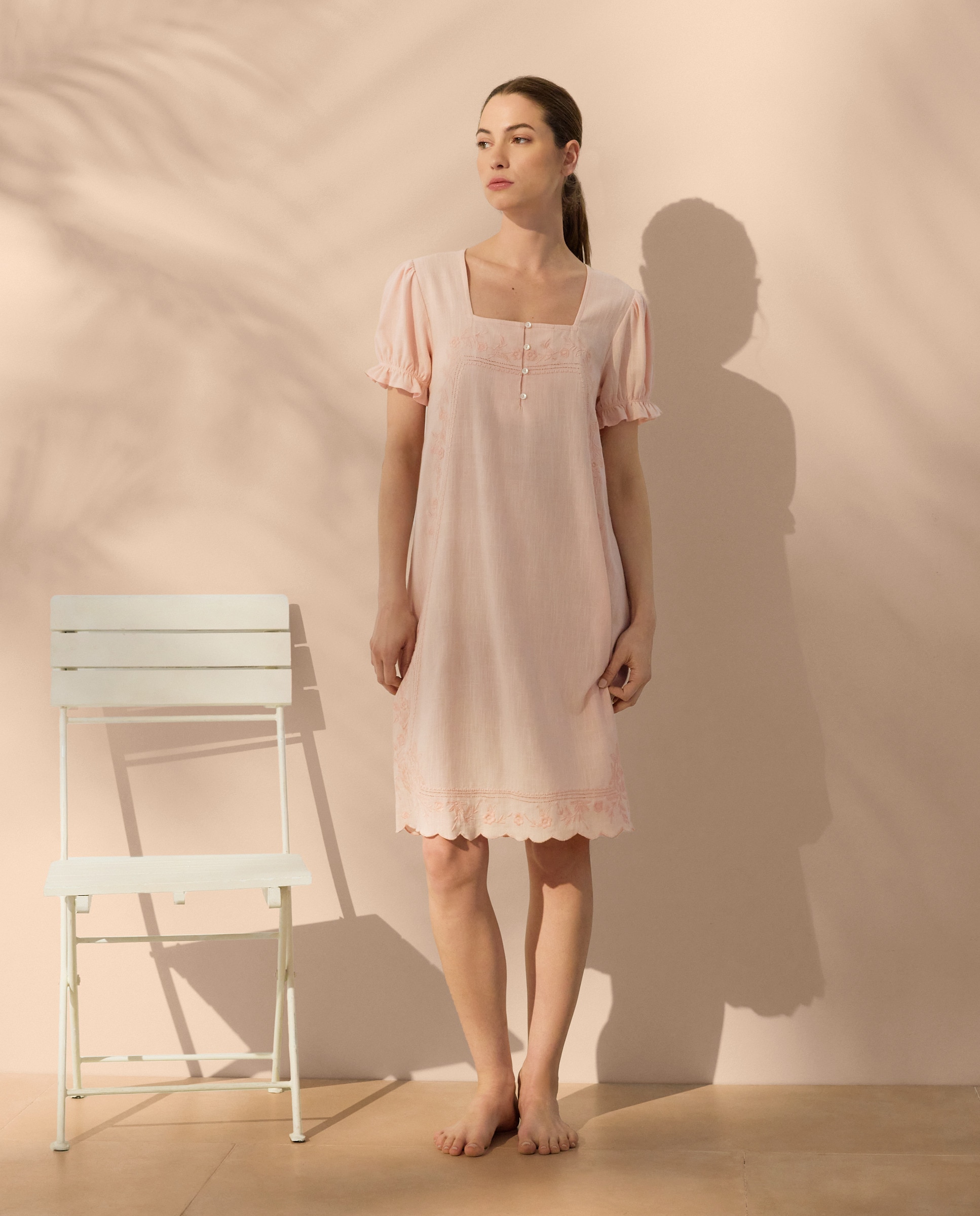 Imagem 0 de Camisa de Dormir com Botões na Carcela e Bordado de Fantasia