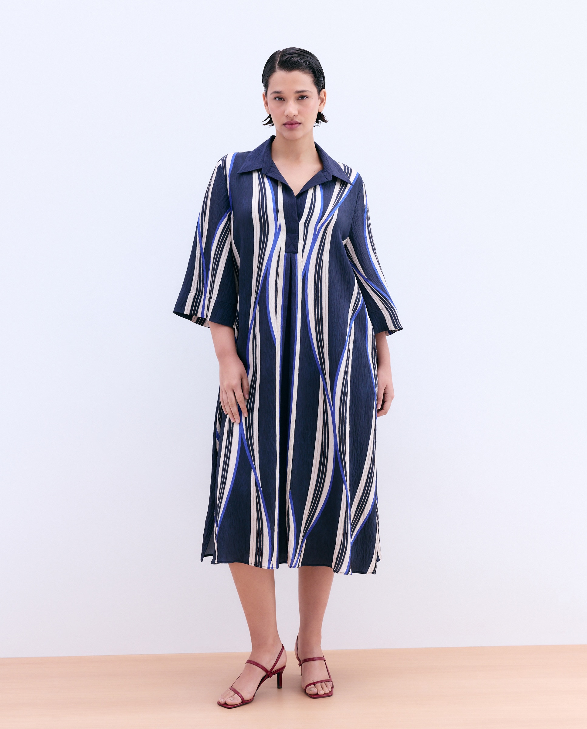 Imagem 0 de Vestido Midi às Riscas