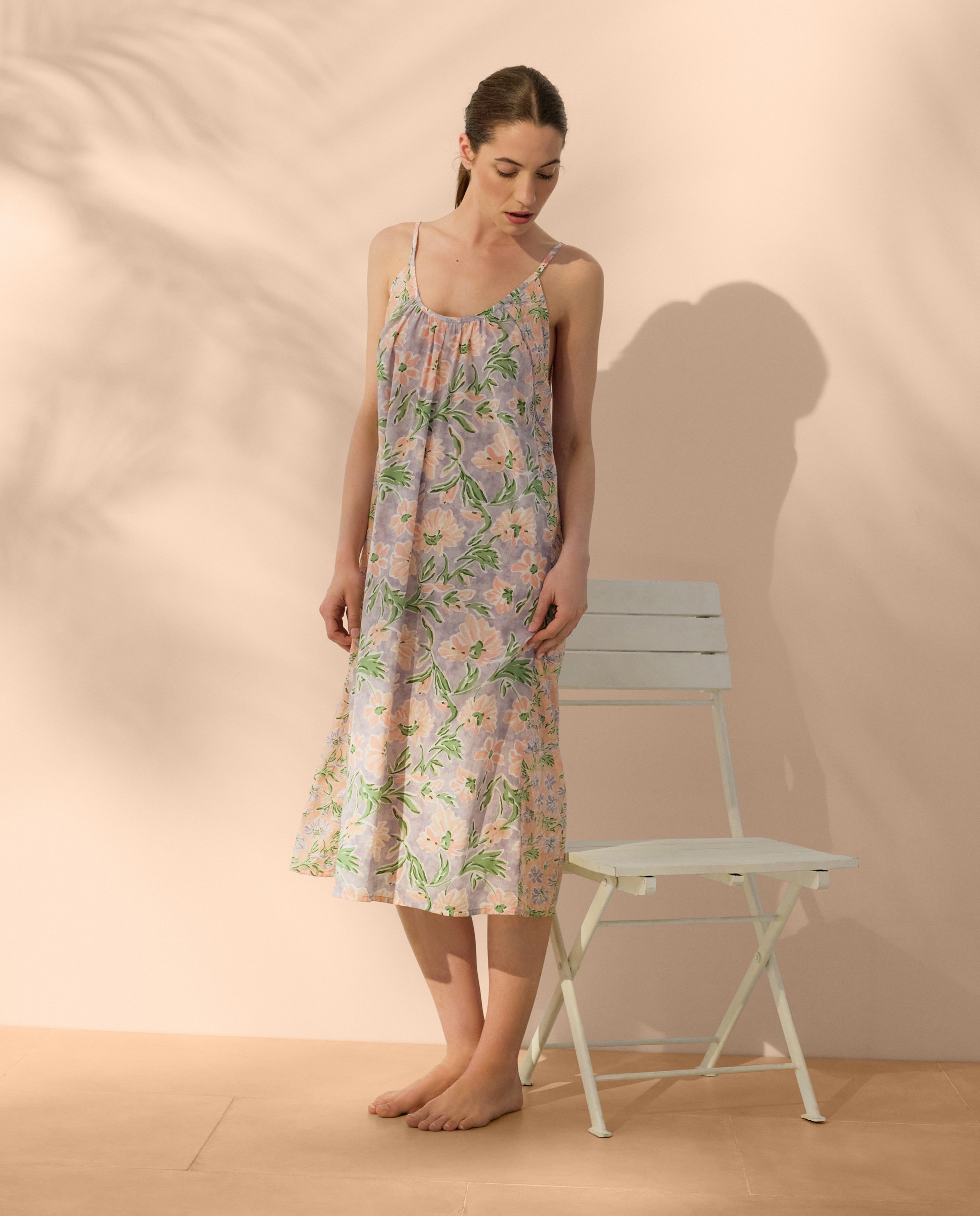 Imagem 0 de Camisa de Dormir Midi com Estampado Floral e Alças