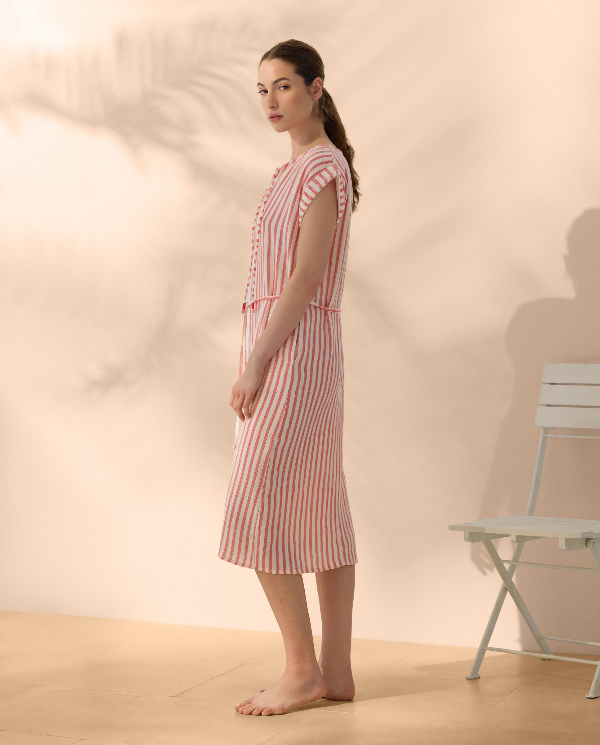 Imagem 0 de Vestido sem Mangas com Riscas Estampadas