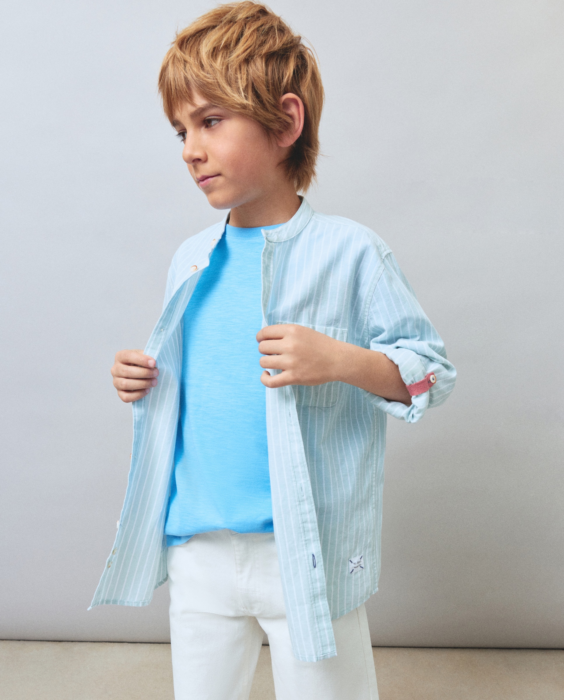 Camisa às Riscas com Gola à Padre Verde-4