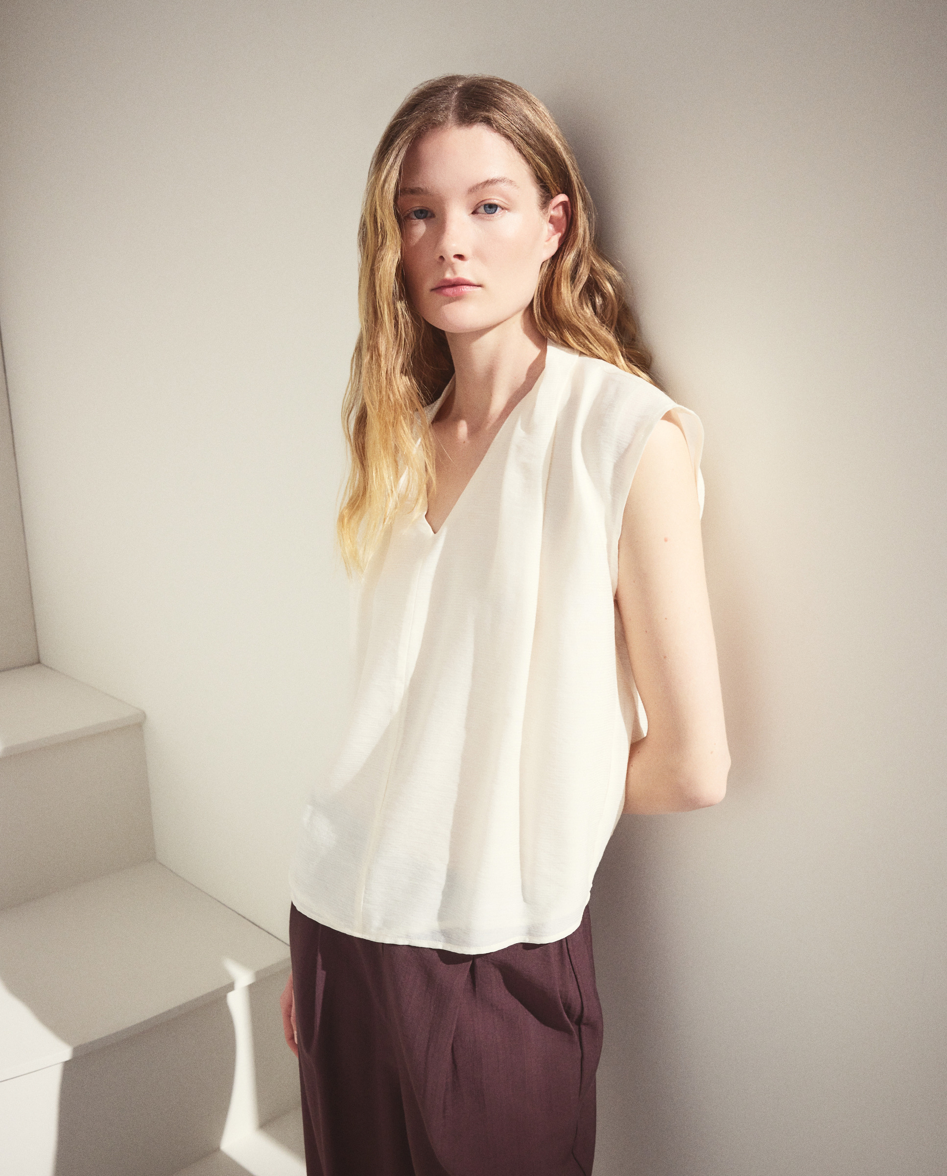 T-shirt com Manga Curta e Decote em Bico com Prega 120 Cru-1