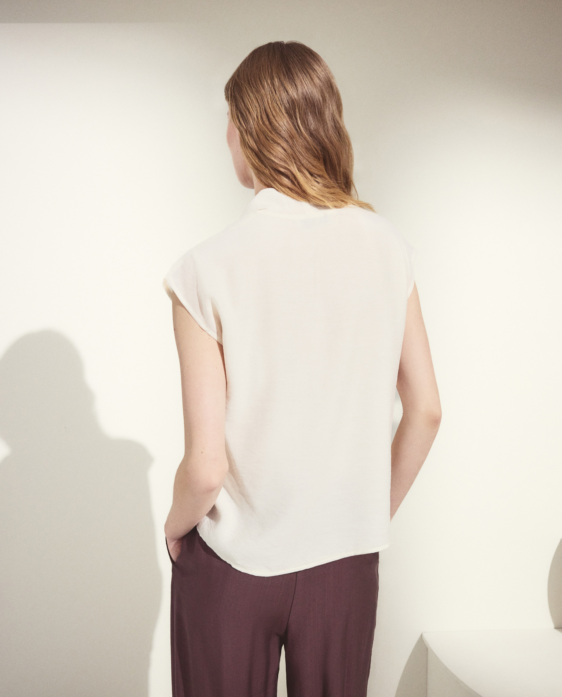 T-shirt com Manga Curta e Decote em Bico com Prega 120 Cru-3