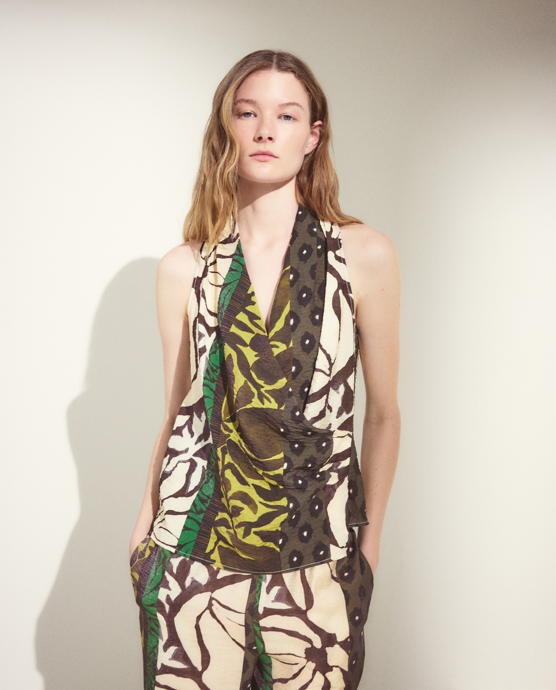 Imagem 0 de Top Estampado com Gola Halter