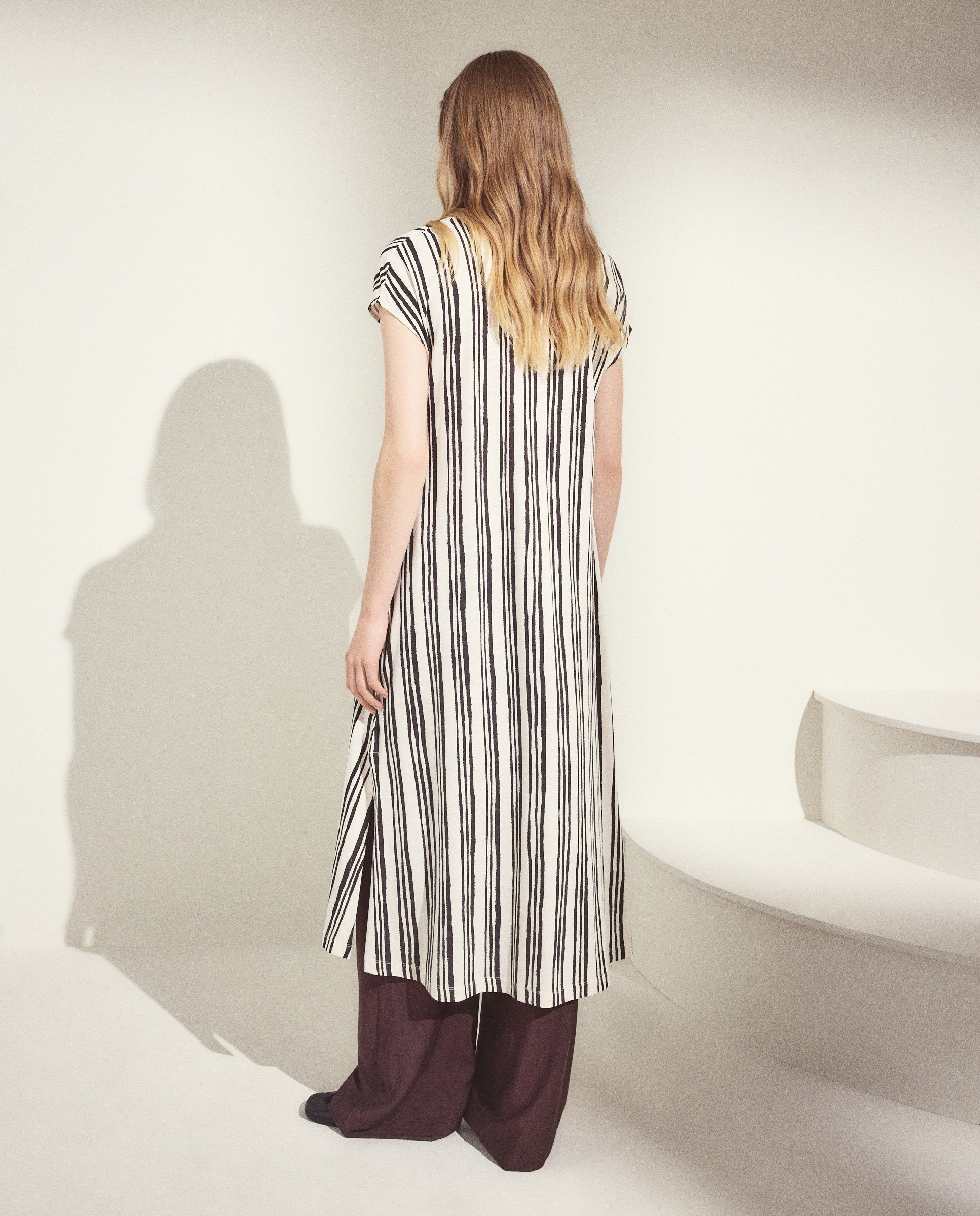 Vestido Comprido de Manga Curta com Decote em Bico Branco-2