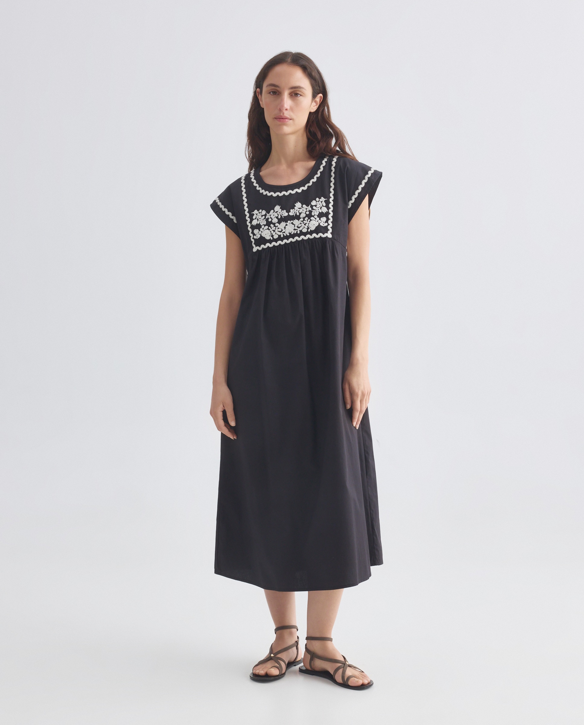 Imagen 0 de Caftán mujer largo algodón bordado