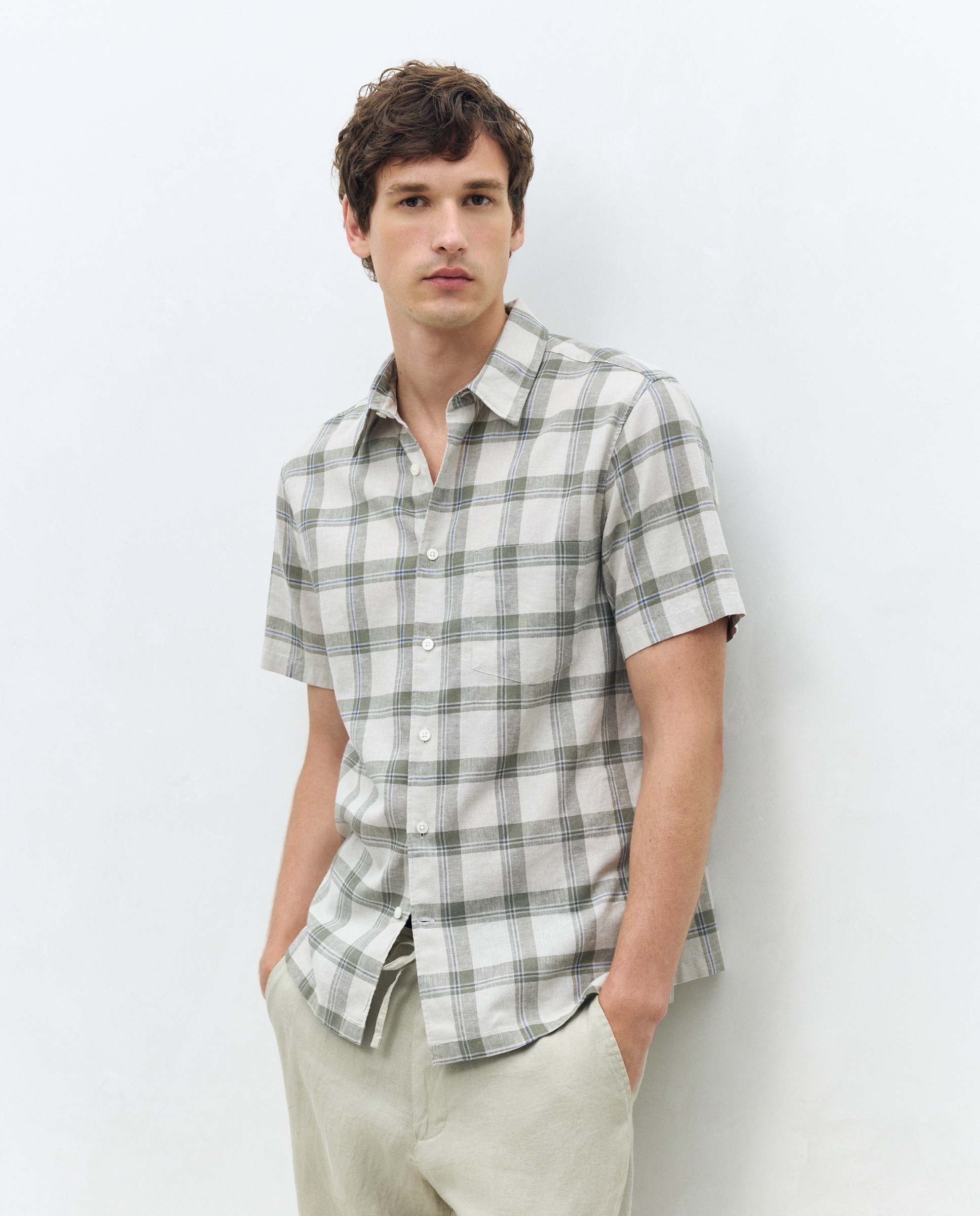 Imagem 0 de Camisa de Manga Curta Regular Fit em Linho e Algodão aos Quadrados Madrás