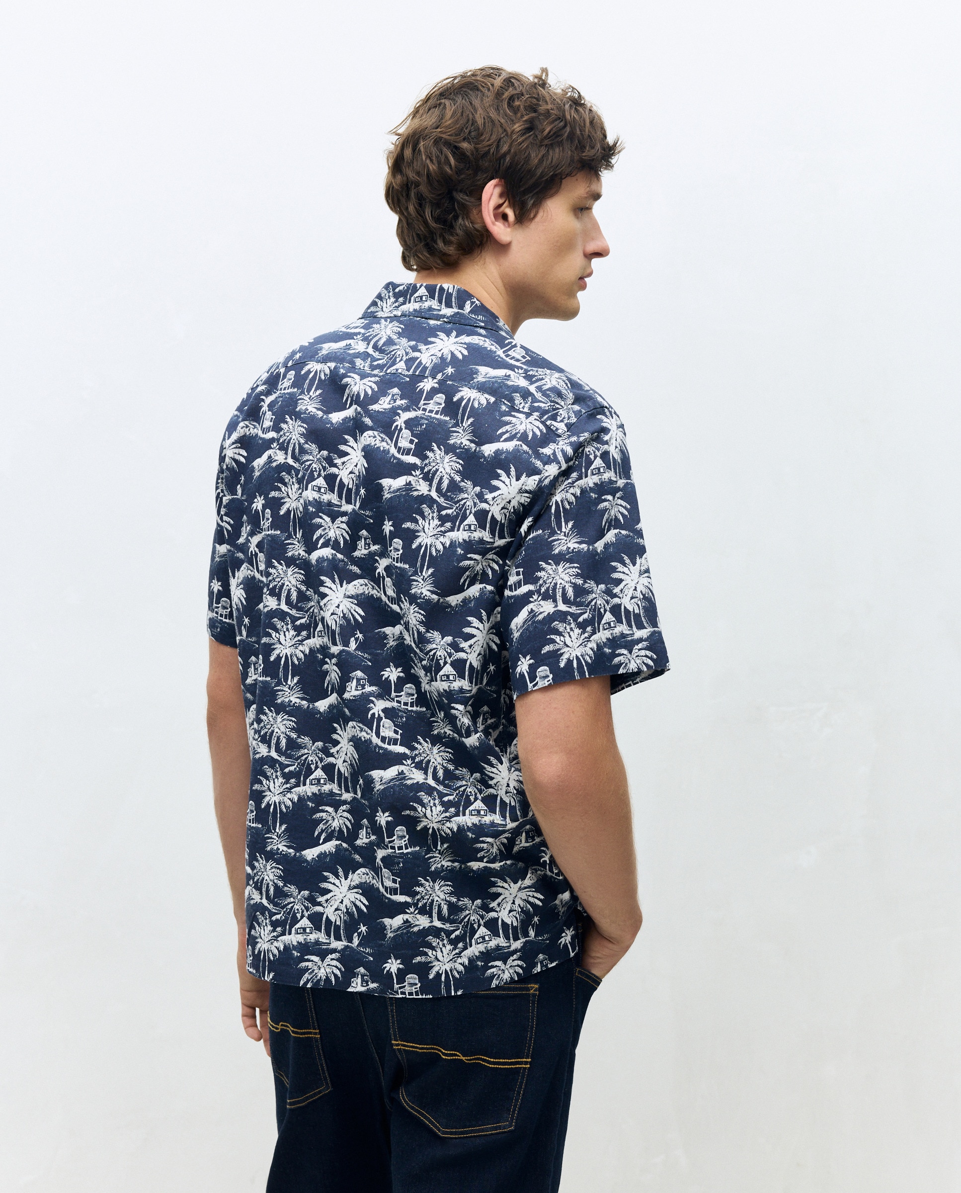 Camisa Classic Fit com Estampado de Palmeiras, Manga Curta e Colarinho Bowling Azul-4