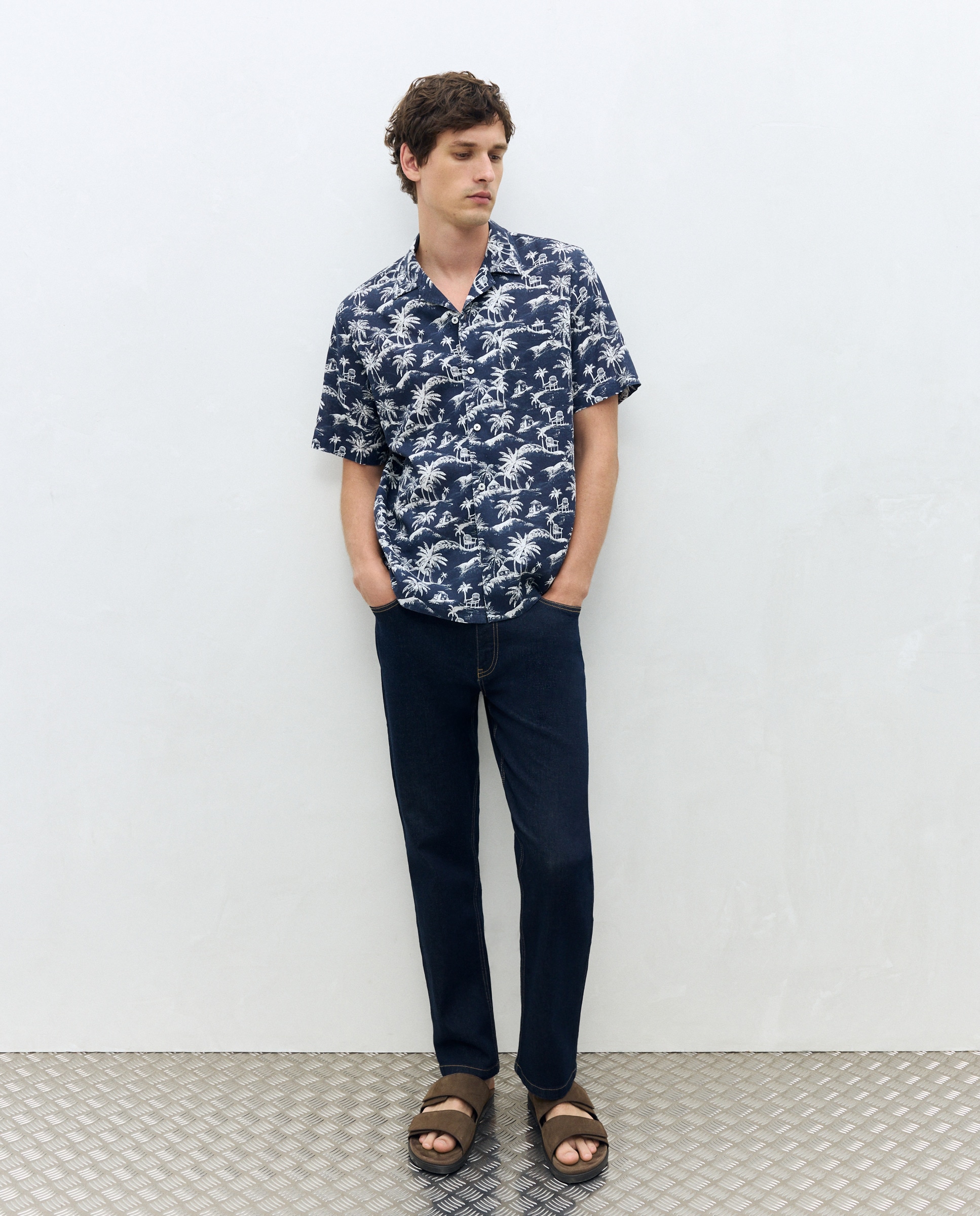 Camisa Classic Fit com Estampado de Palmeiras, Manga Curta e Colarinho Bowling Azul-2