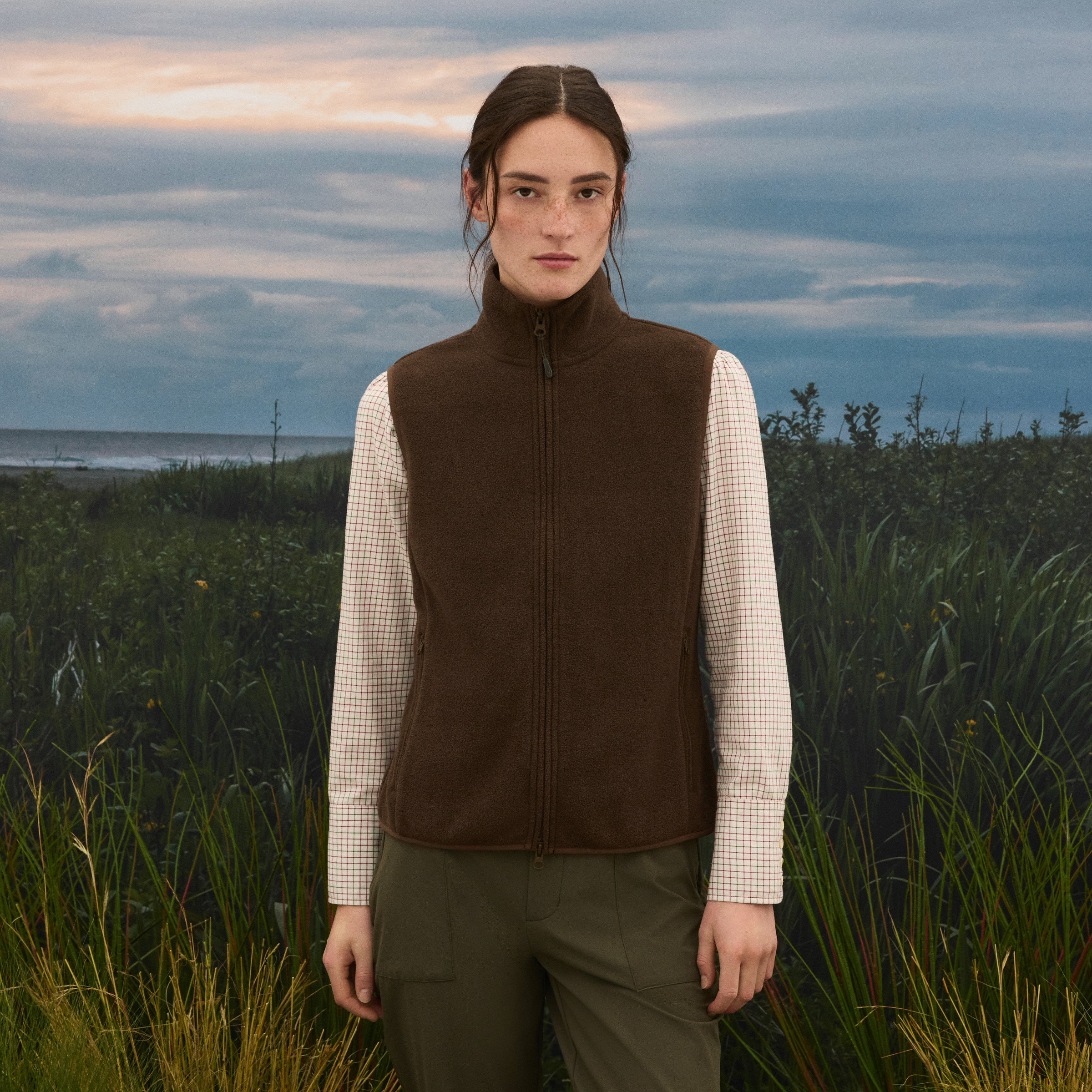 Colete Básico de Mulher com Forro Polar Castanho-1