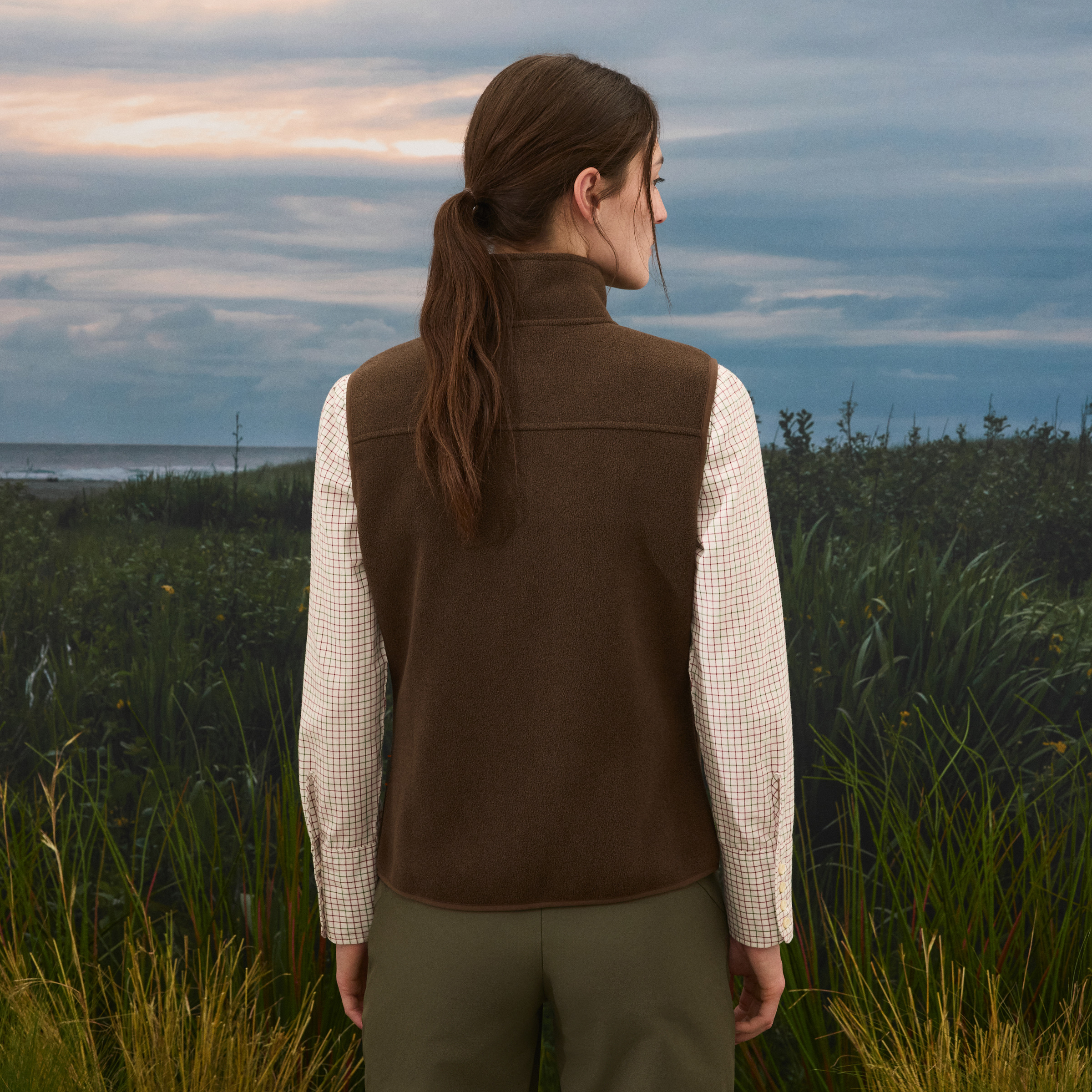 Colete Básico de Mulher com Forro Polar Castanho-3