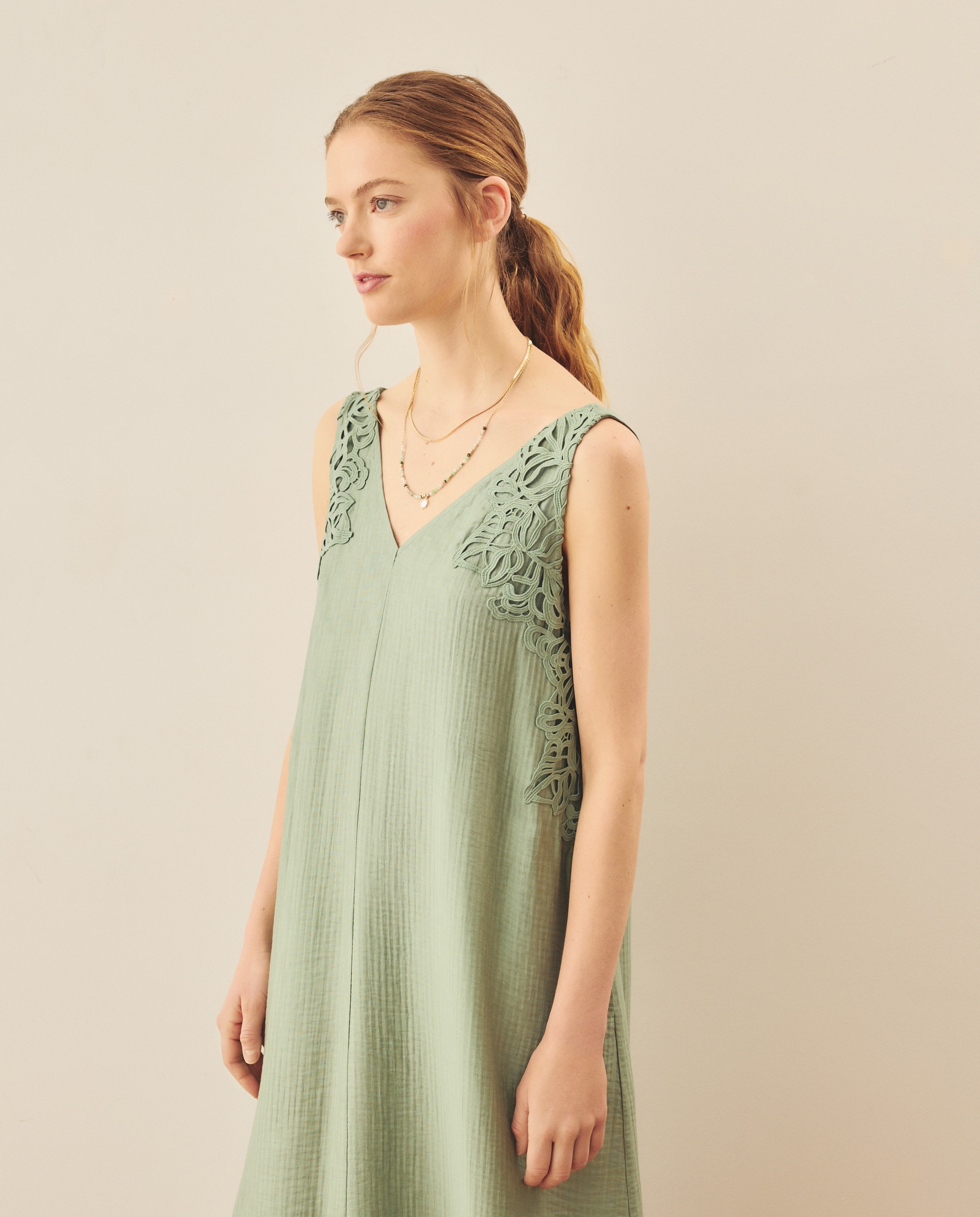 Vestido Comprido com Decote Halter Verde-2