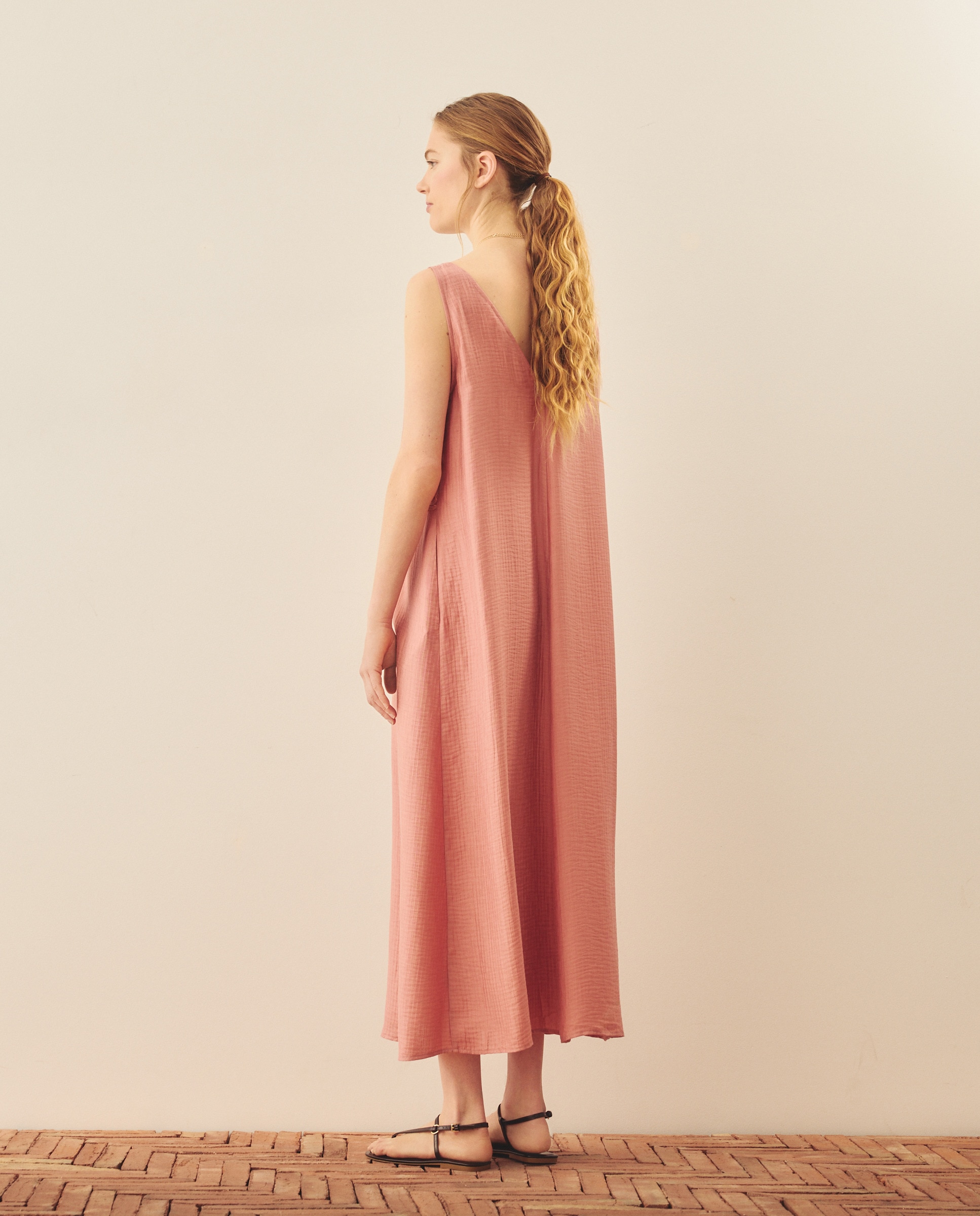 Vestido Comprido com Decote Halter Laranja-3
