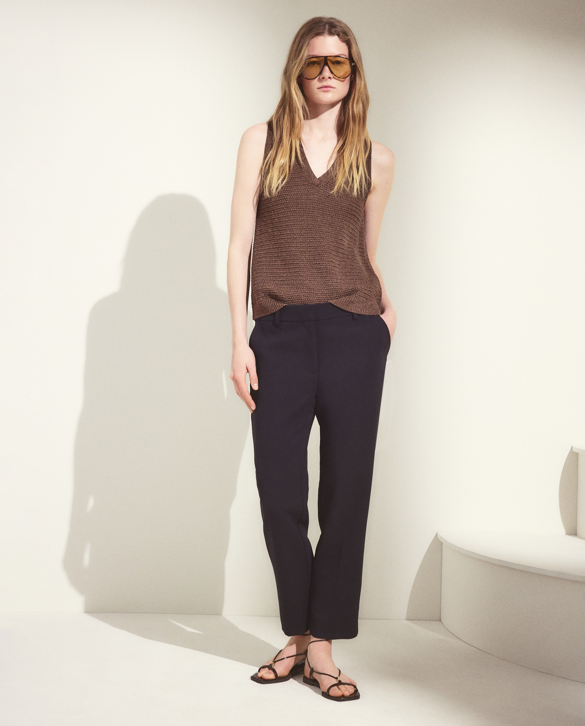 Calças Semi Skinny em Crepe Preto-1