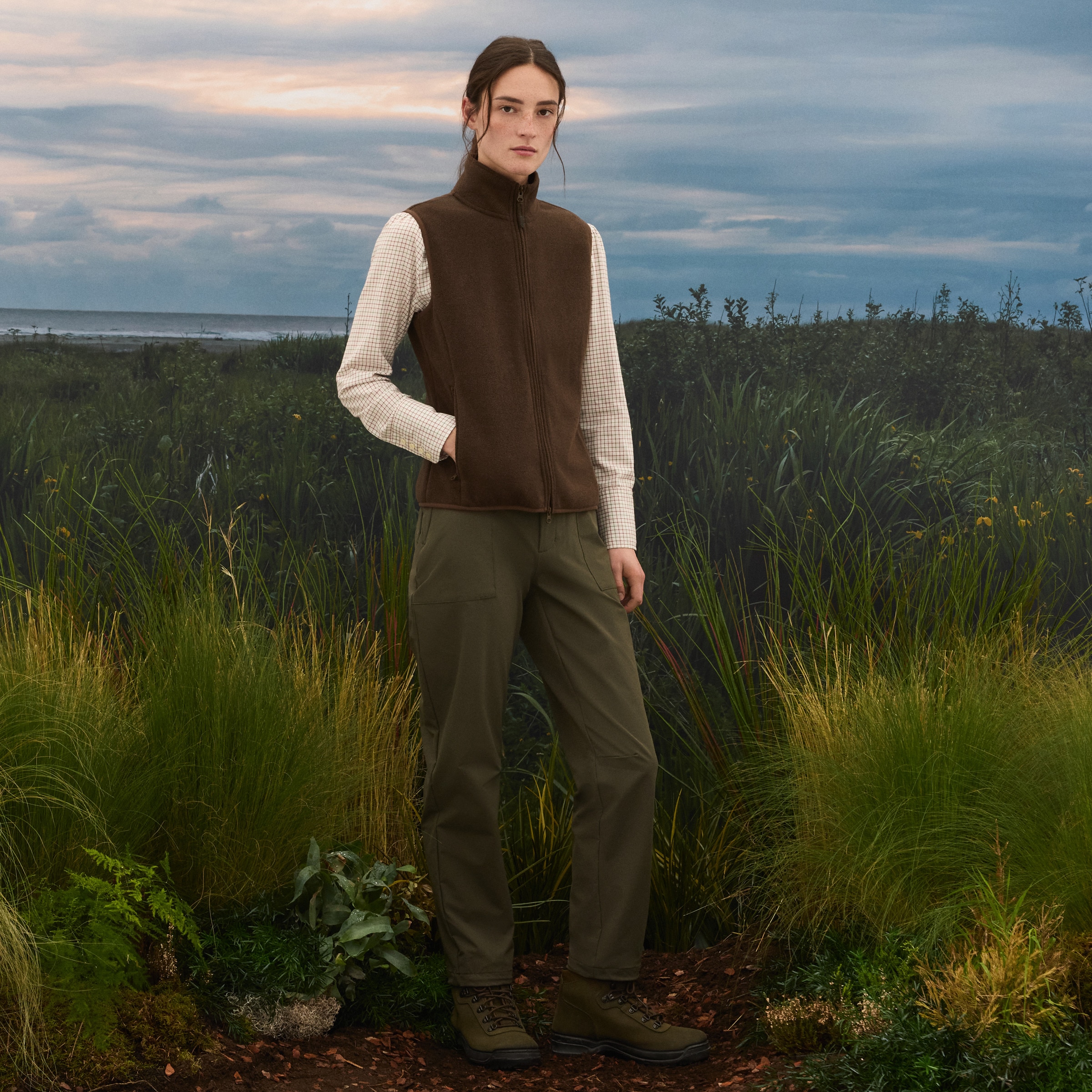 Colete Básico de Mulher com Forro Polar Castanho-2