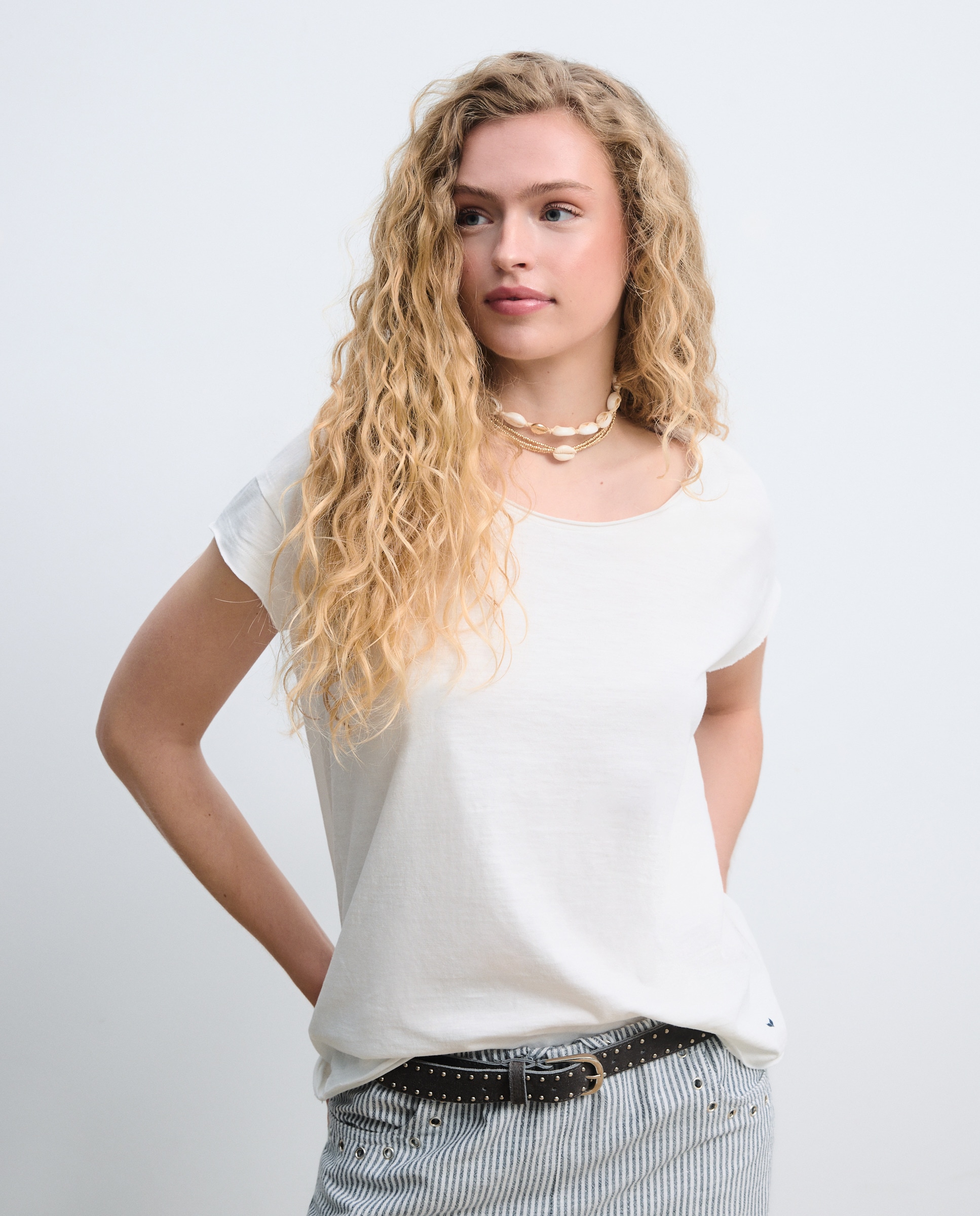 Camiseta de mujer con cuello olla lisa flame - Green Coast - Blanco roto Blanco roto-1