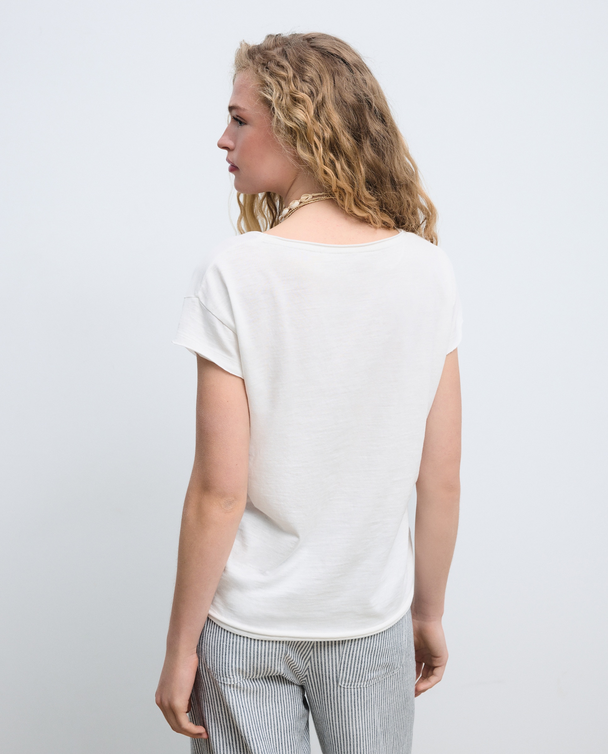 Camiseta de mujer con cuello olla lisa flame - Green Coast - Blanco roto Blanco roto-3