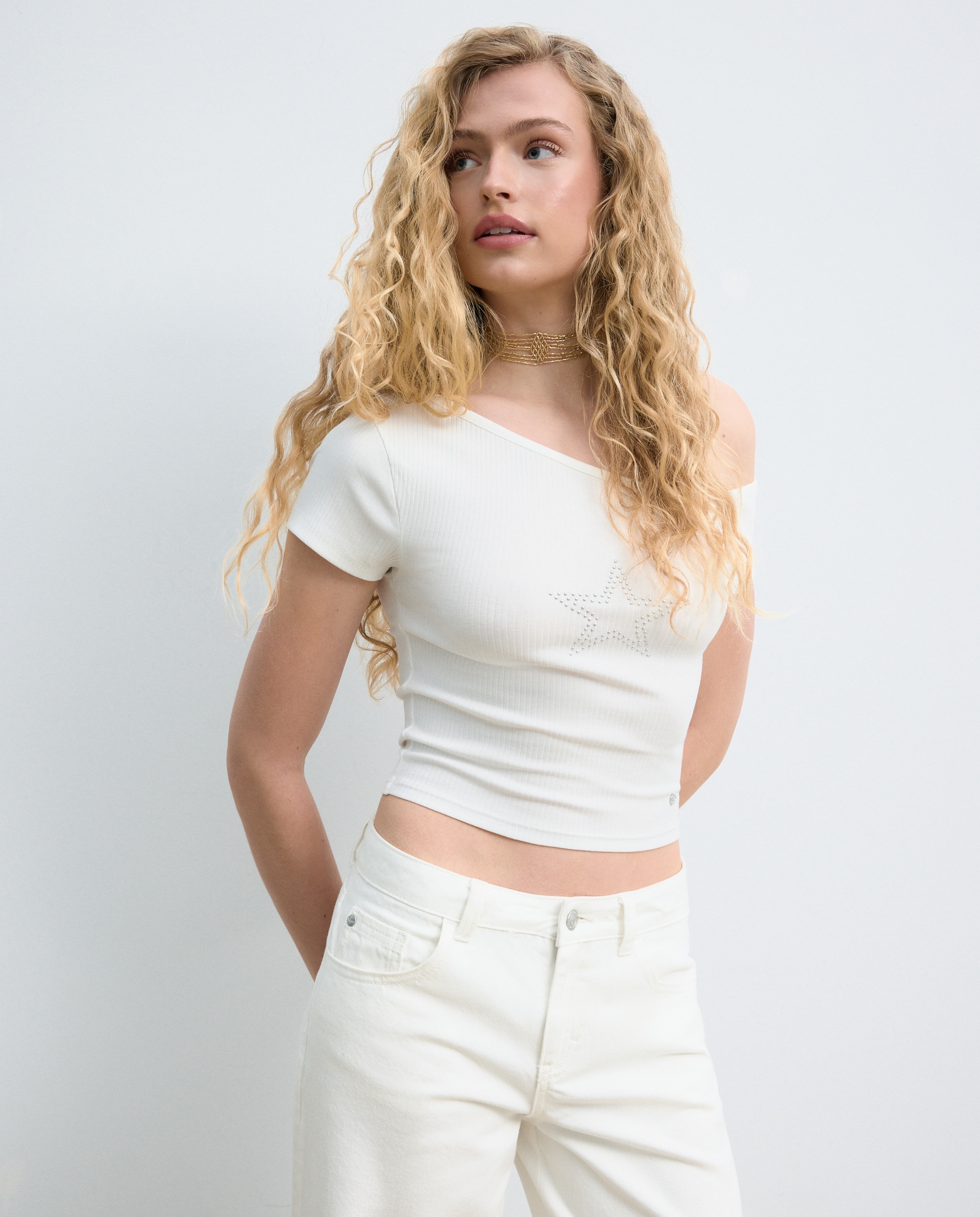 T-shirt Assimétrica com Detalhe de Estrela Branco-marfim-2