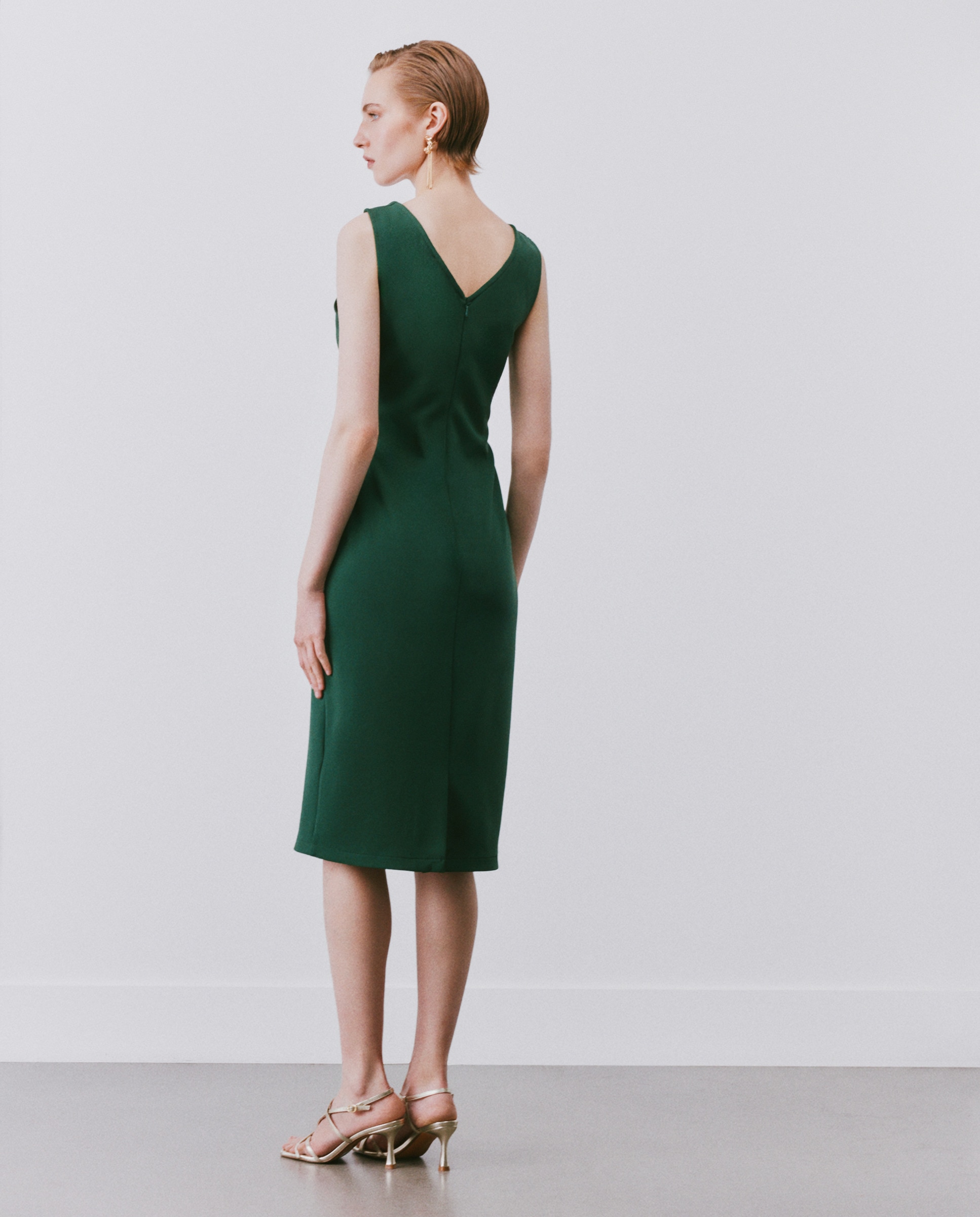Vestido Curto Liso sem Mangas 530 Verde Escuro-3