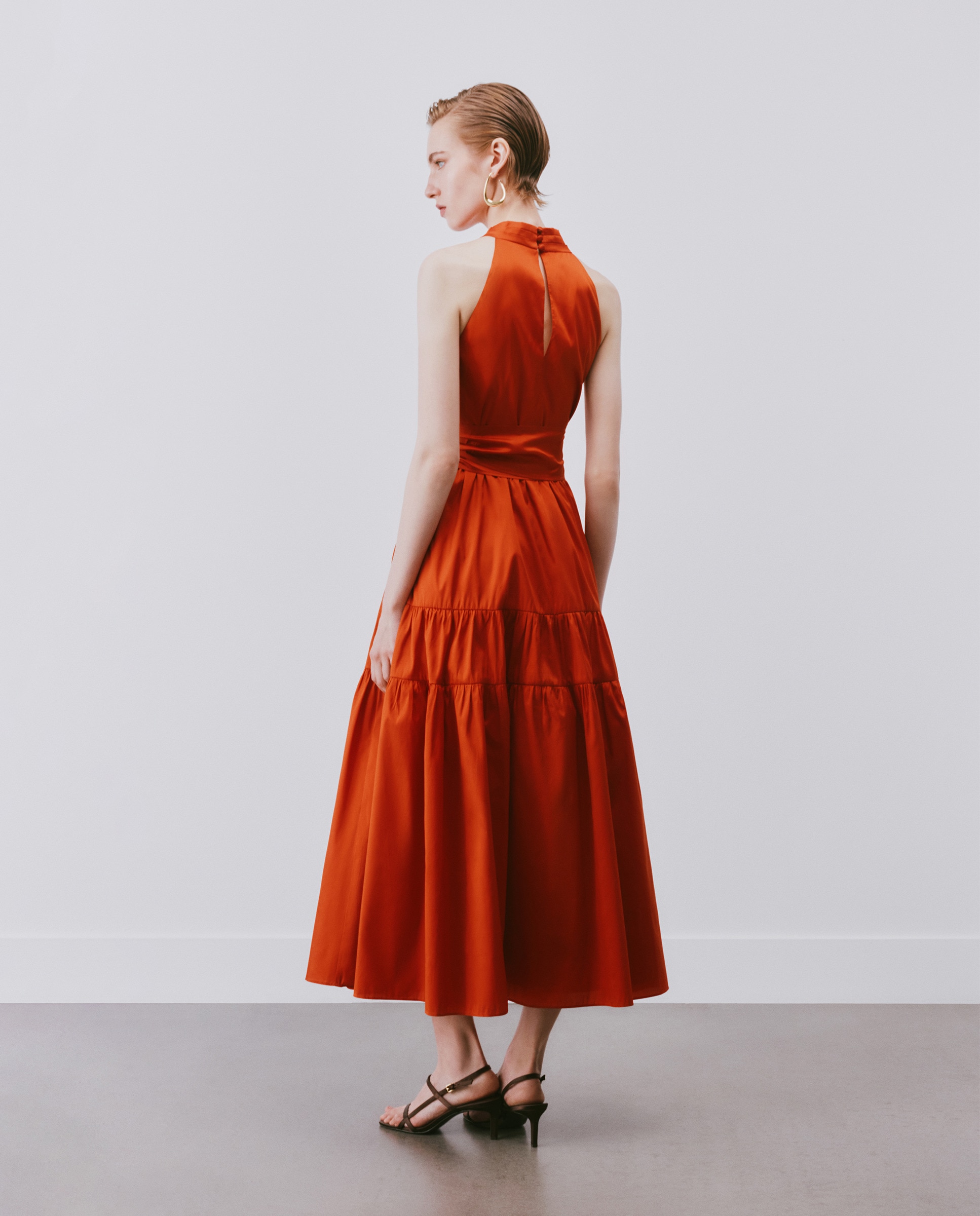 Vestido midi com gola halter Laranja-queimado-3