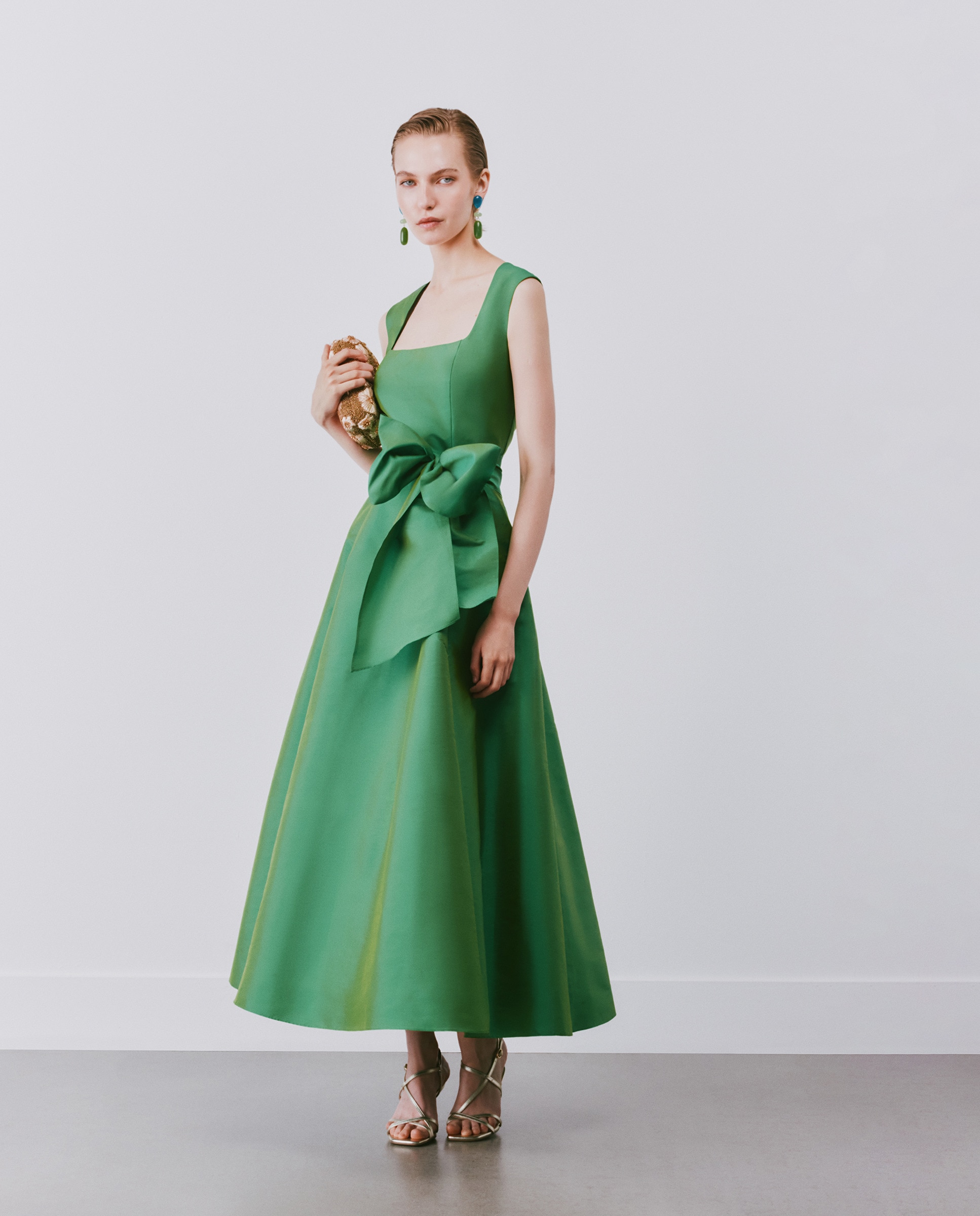 Imagem 0 de Vestido Midi sem Mangas e com Decote Quadrado