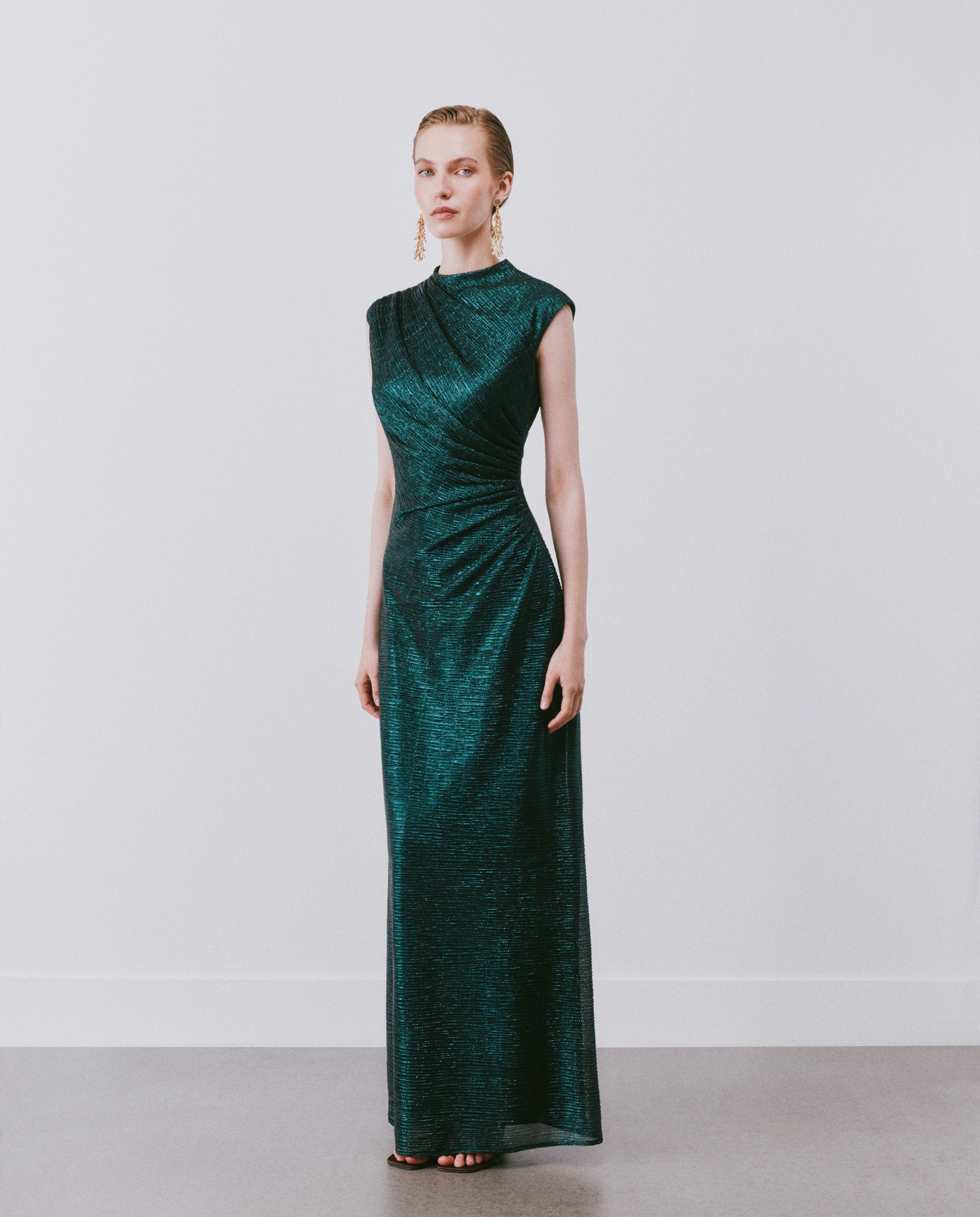 Vestido Comprido sem Mangas Verde-2