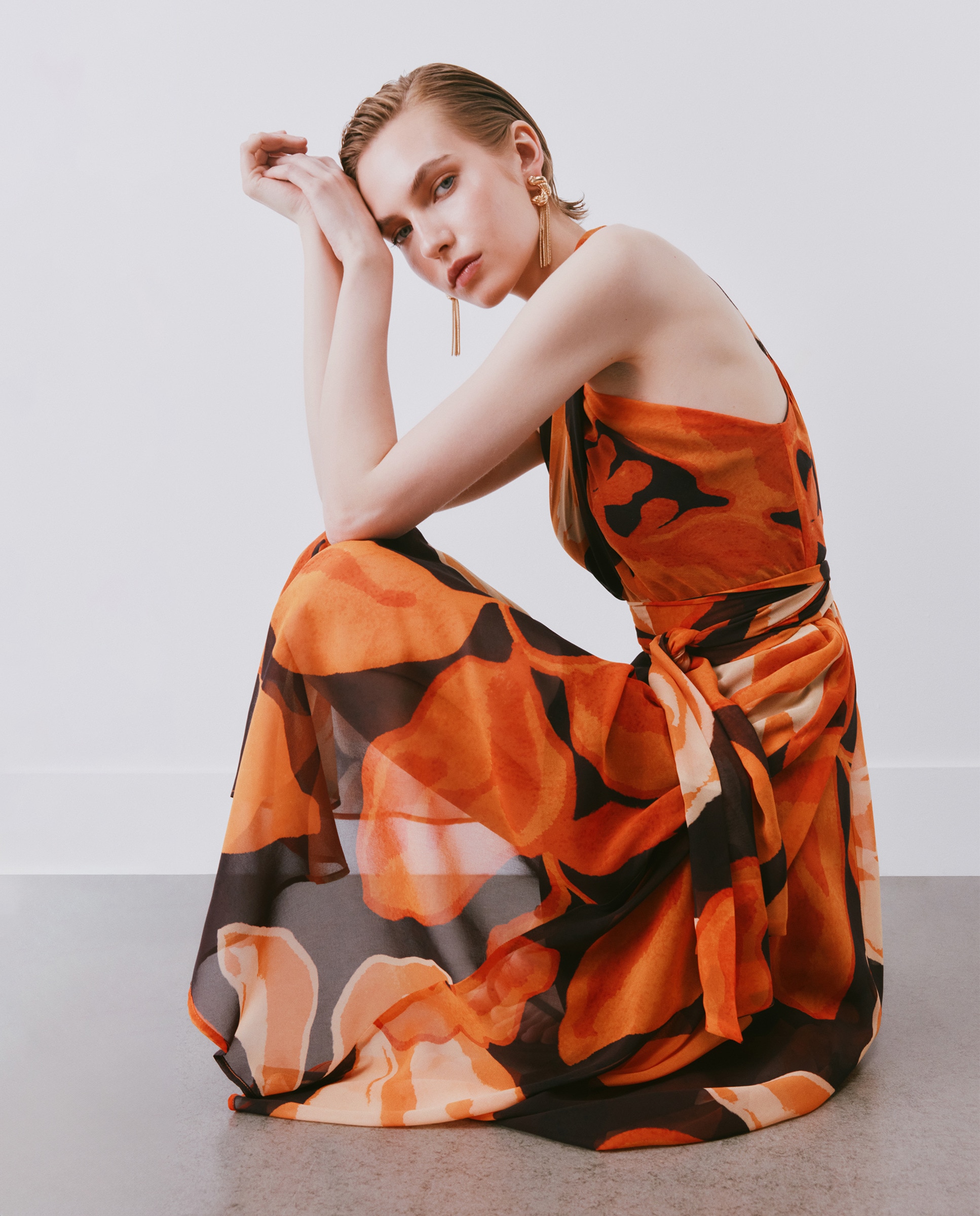 Imagem 0 de Vestido Midi com Gola Halter