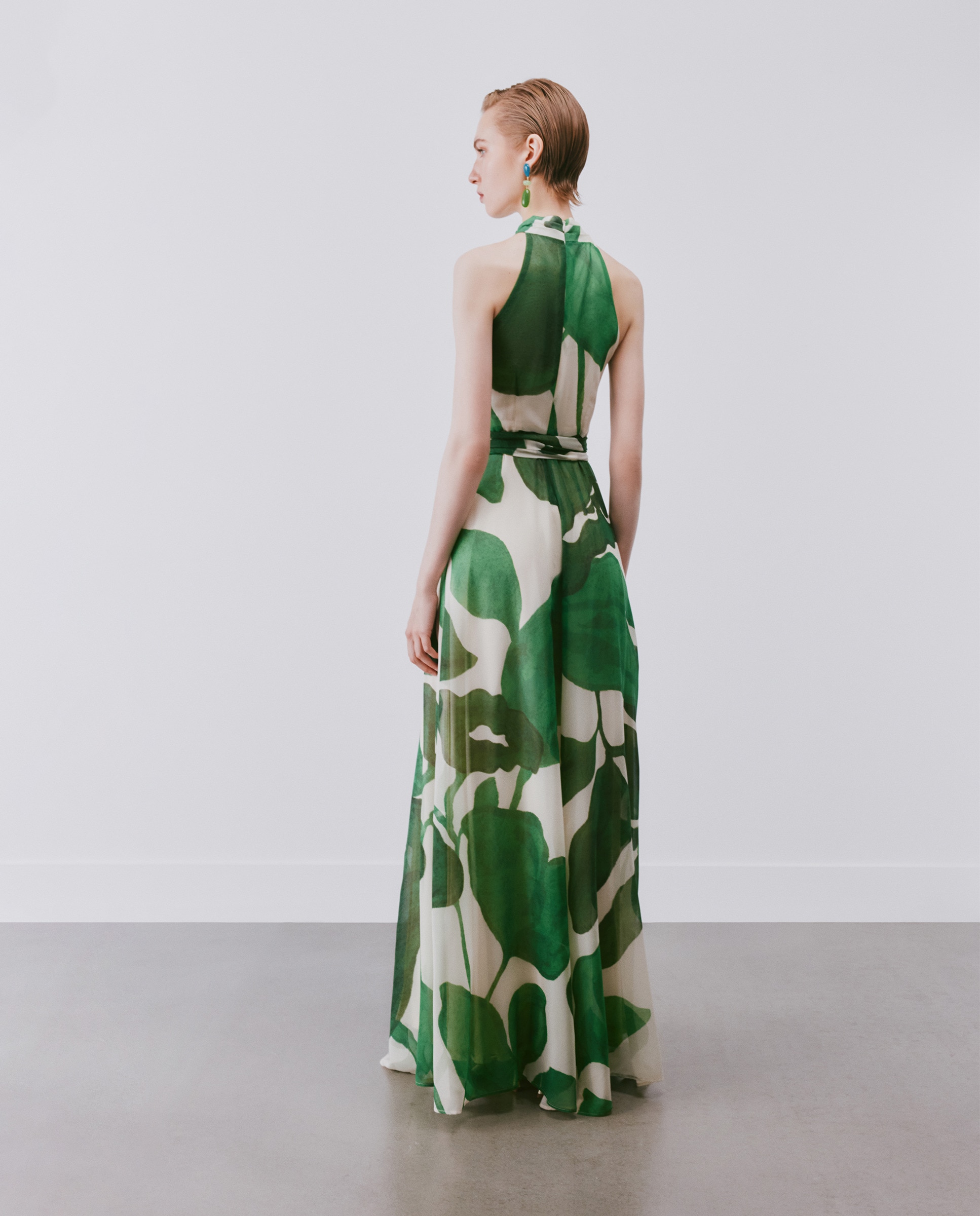 Vestido comprido com gola halter Verde-3