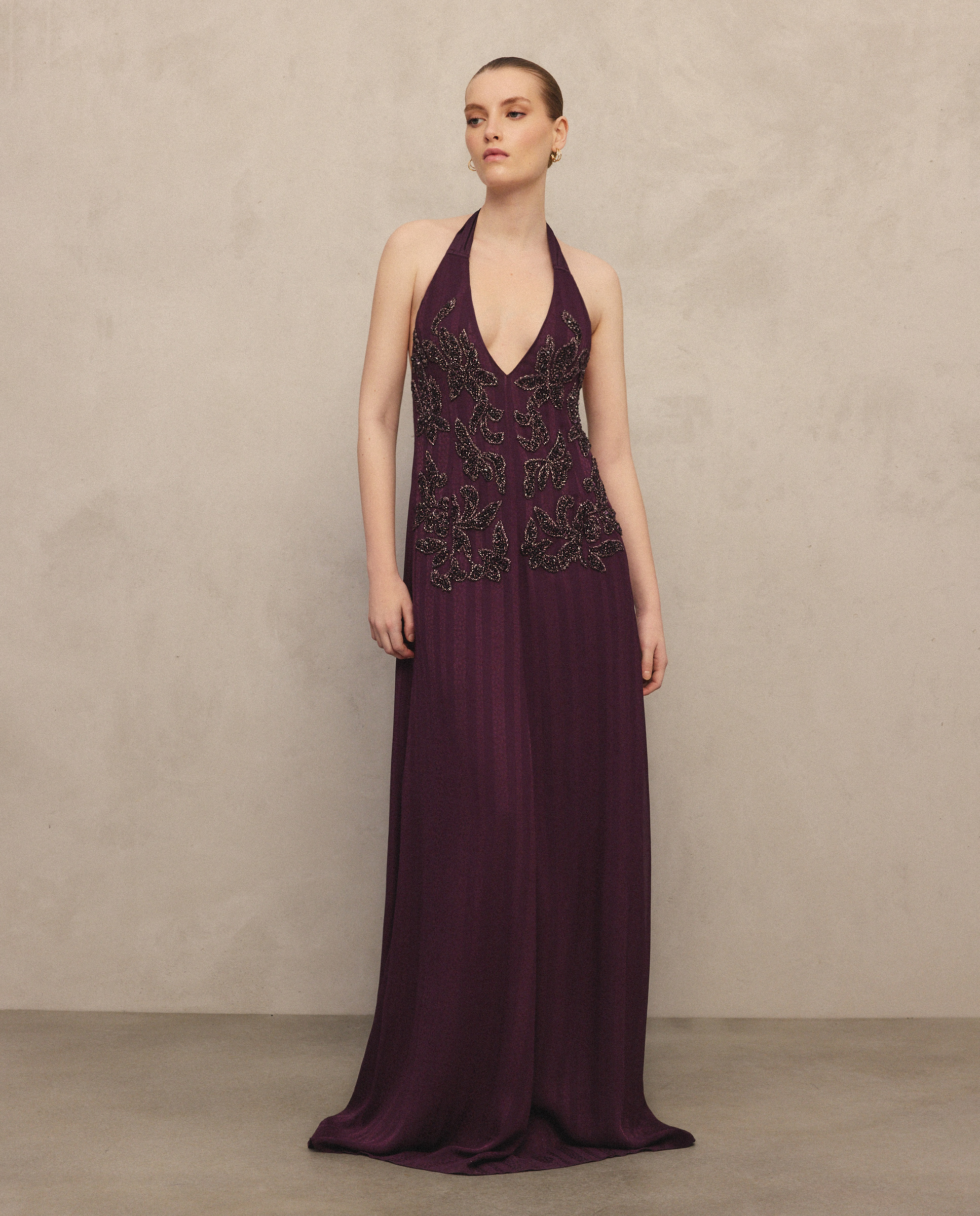 Imagem 0 de Vestido Comprido com Pedraria e Decote Halter