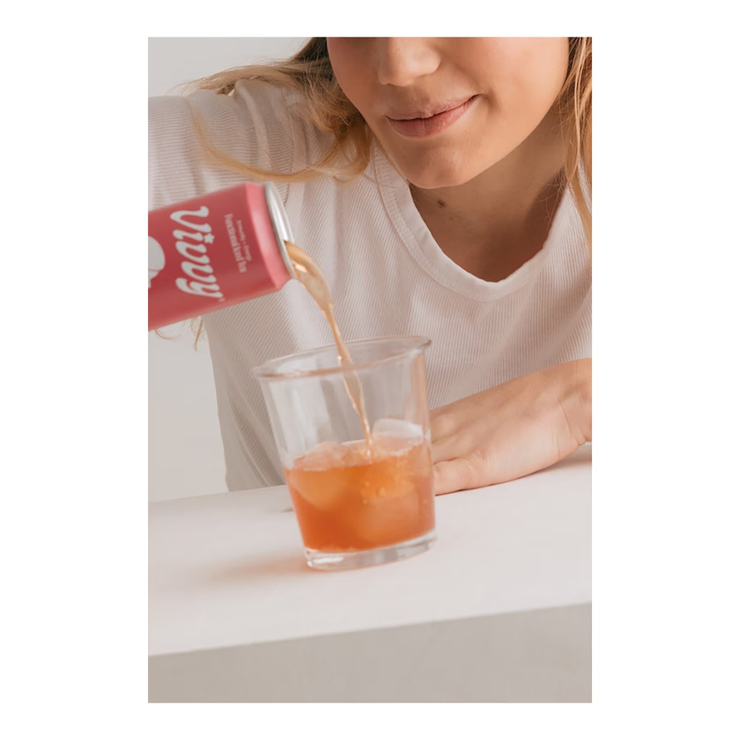 Bebida refrescante a base de té verde Iced Tea funcional con granada, jengibre, vitaminas B y zinc Vivvy 3