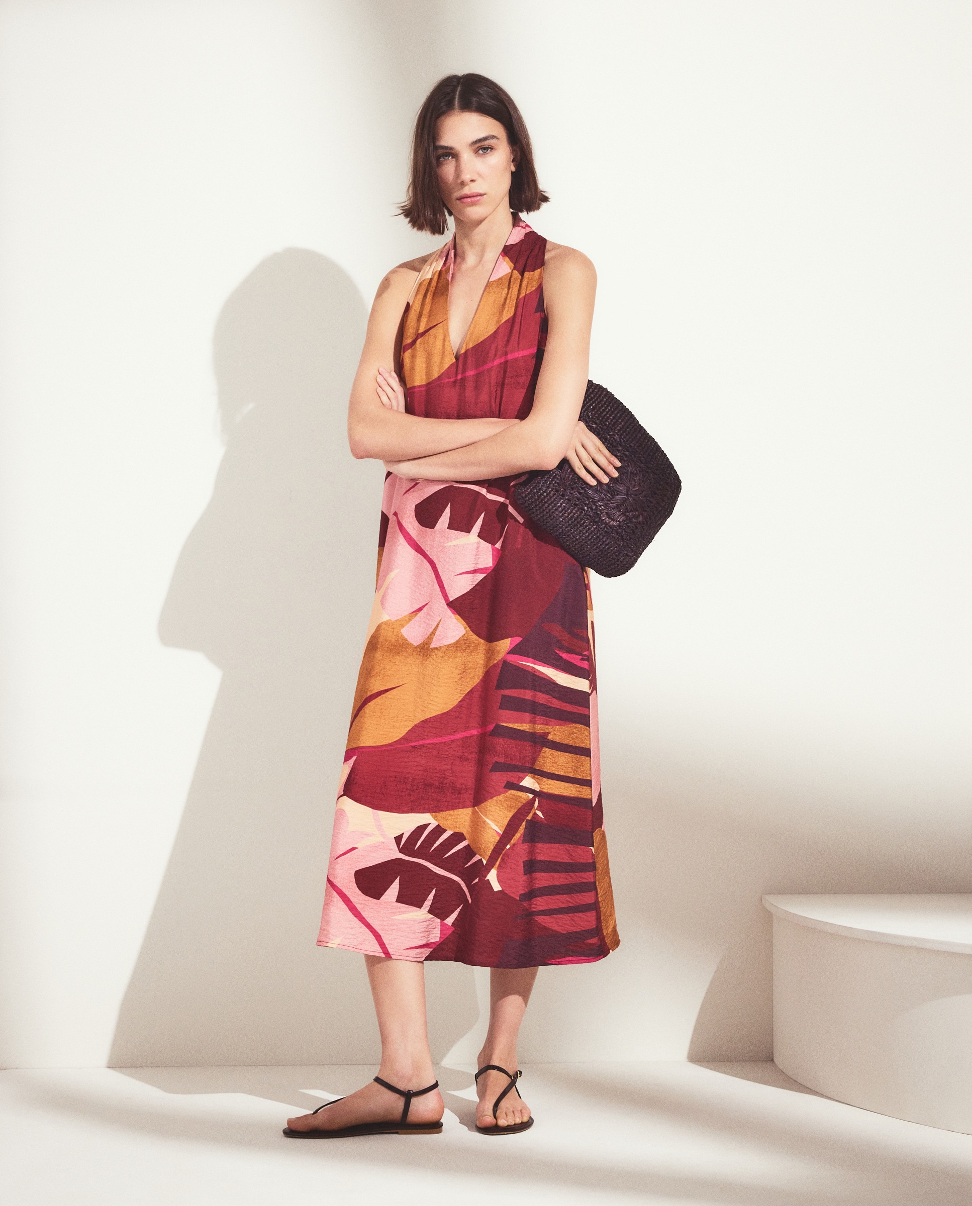Vestido Comprido sem Mangas e com Gola Halter Rosa-1