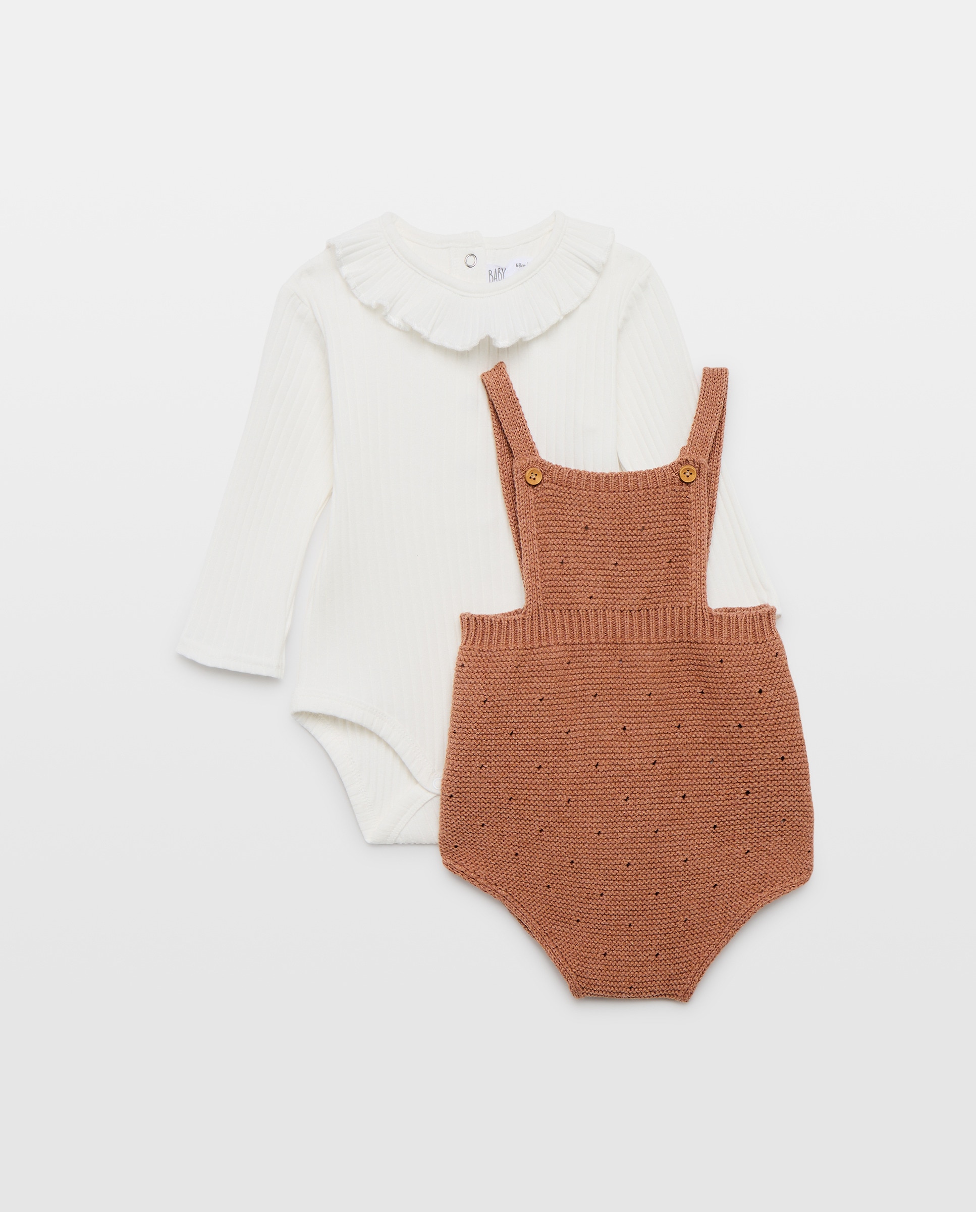 Imagem 0 de Conjunto de 2 Peças de Bebé: jardineiras de Tricot e Body