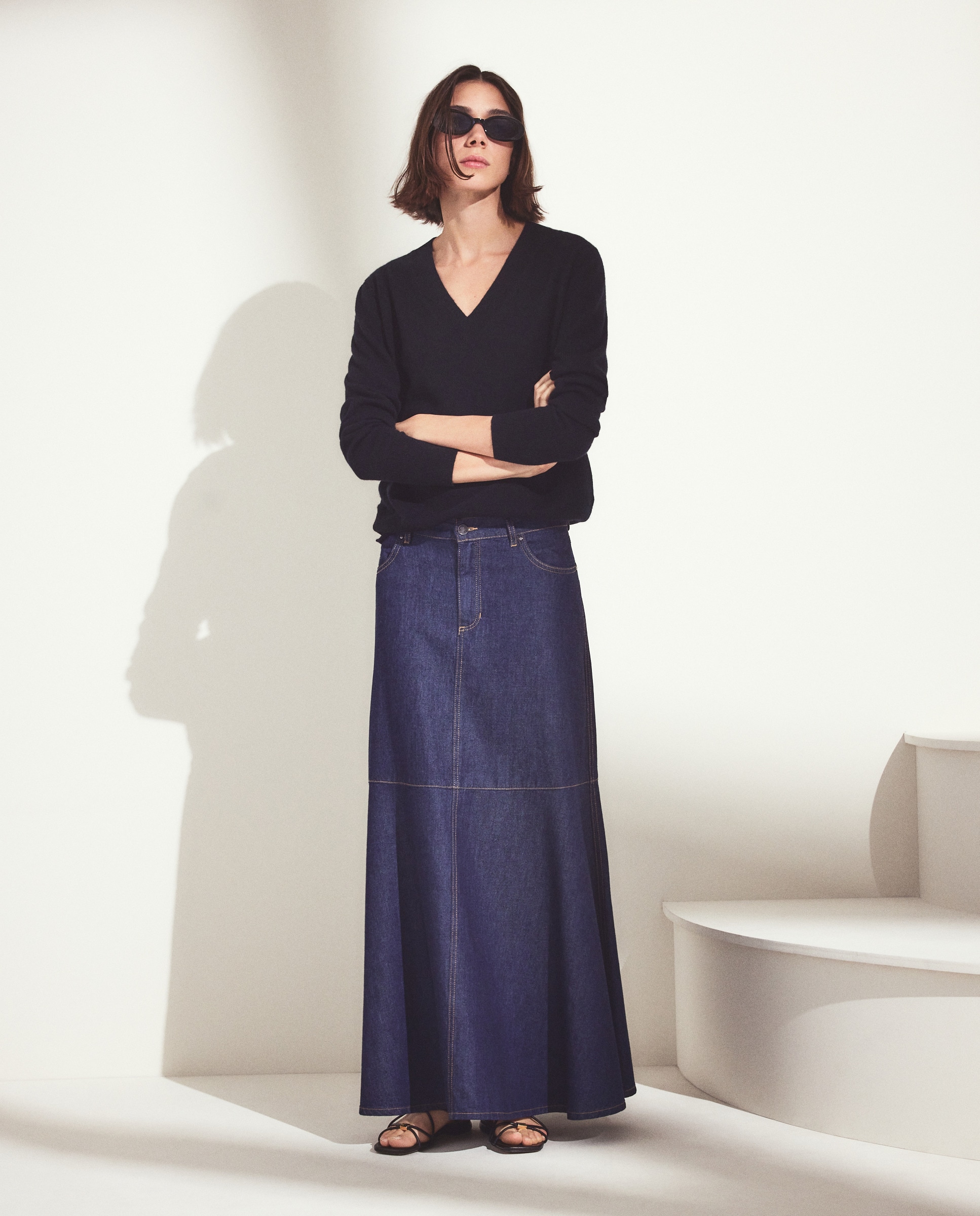 Camisola de Malha 100% Caxemira com Decote em Bico Preto-1