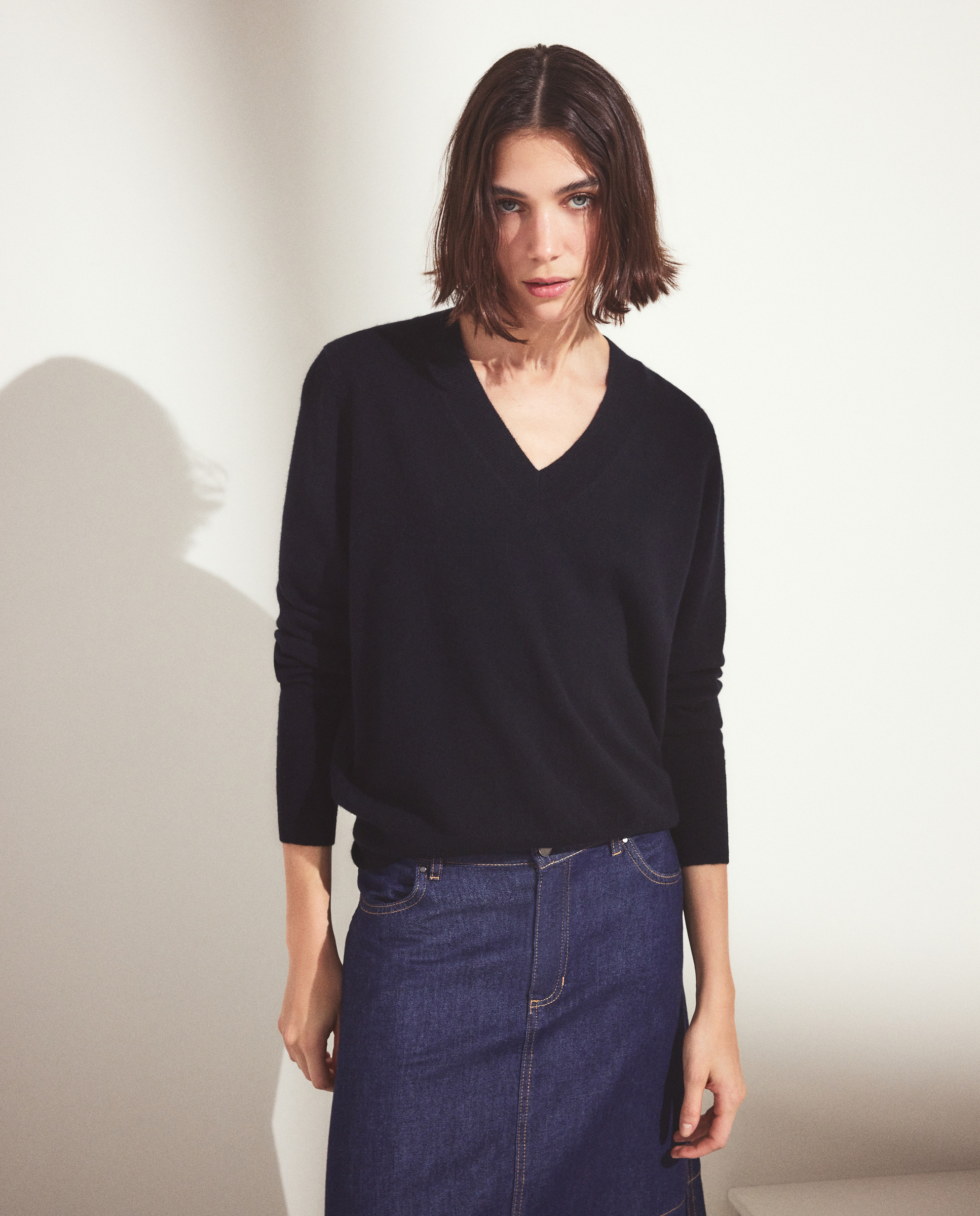 Camisola de Malha 100% Caxemira com Decote em Bico Preto-3
