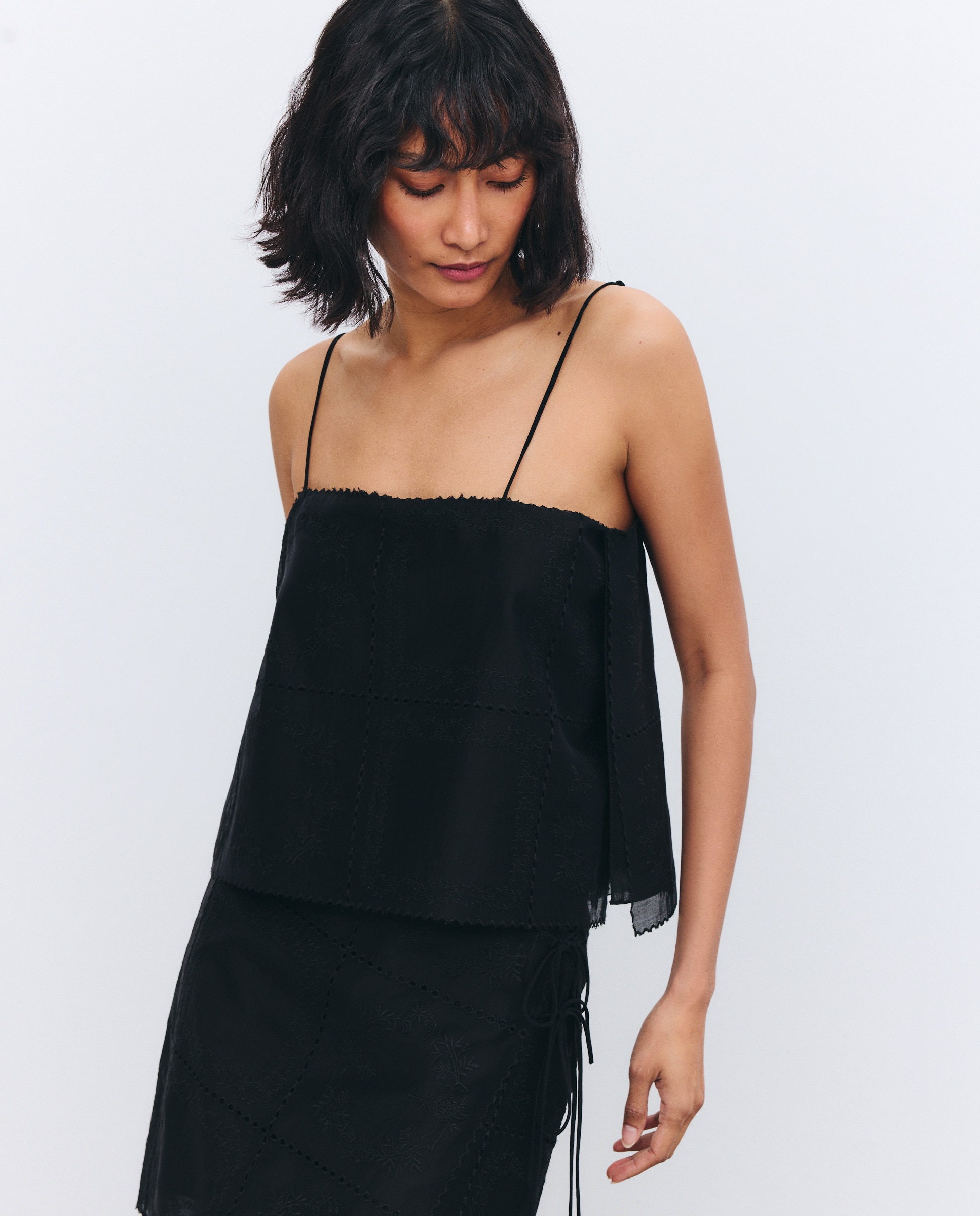 Imagem 0 de Blusa de Alças Finas com Bordados