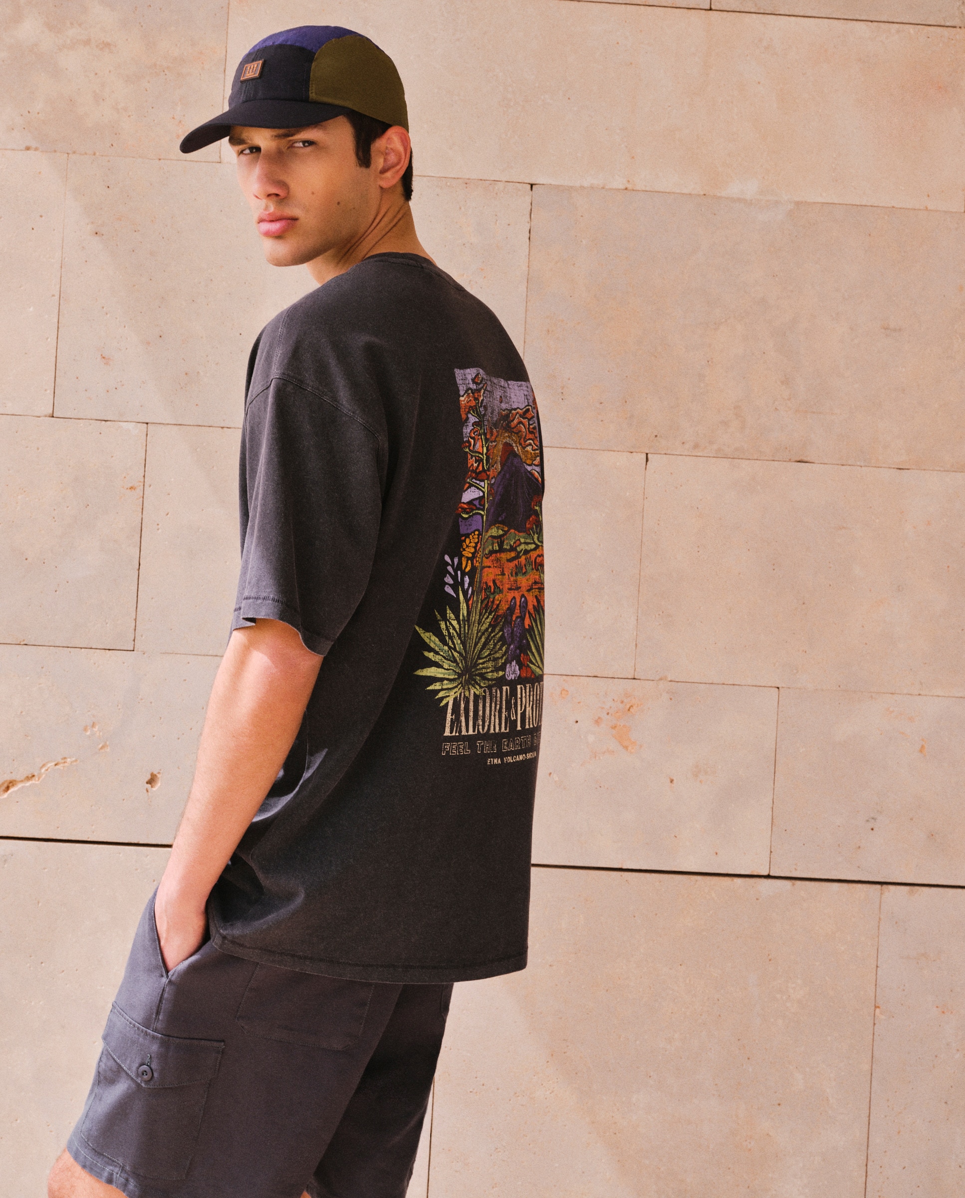 T-shirt de Manga Curta Acid Wash com Estampado Posicional Preto-2